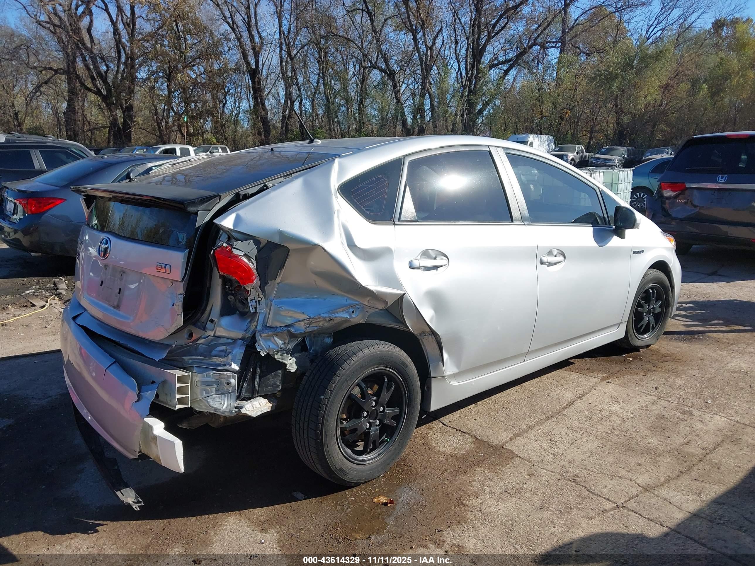 TOYOTA PRIUS image 4