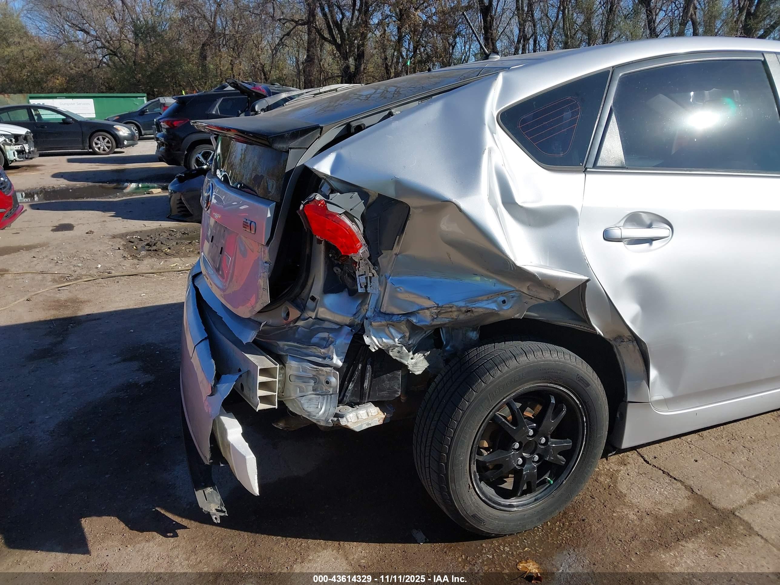 TOYOTA PRIUS image 6