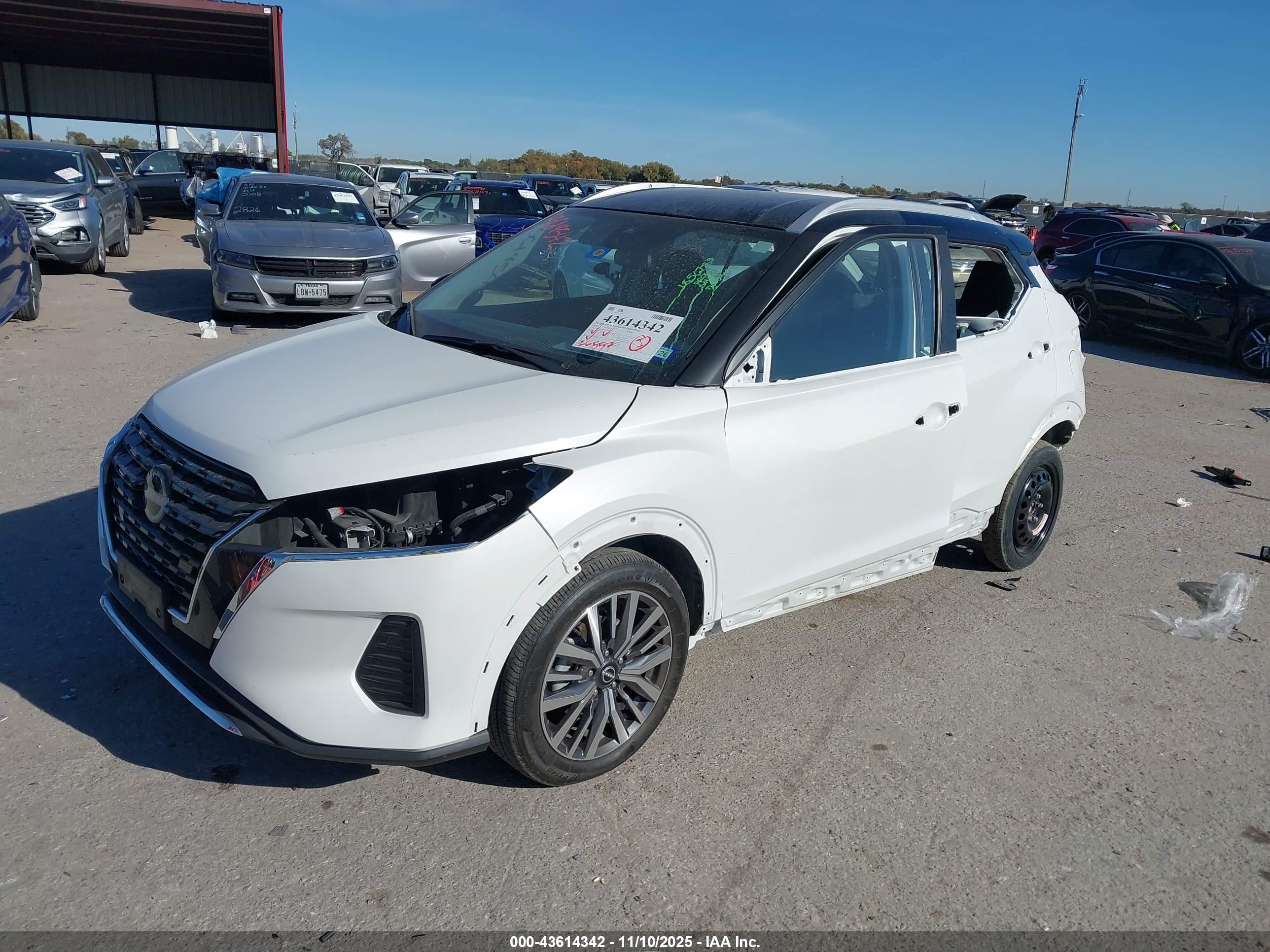 NISSAN KICKS image 2