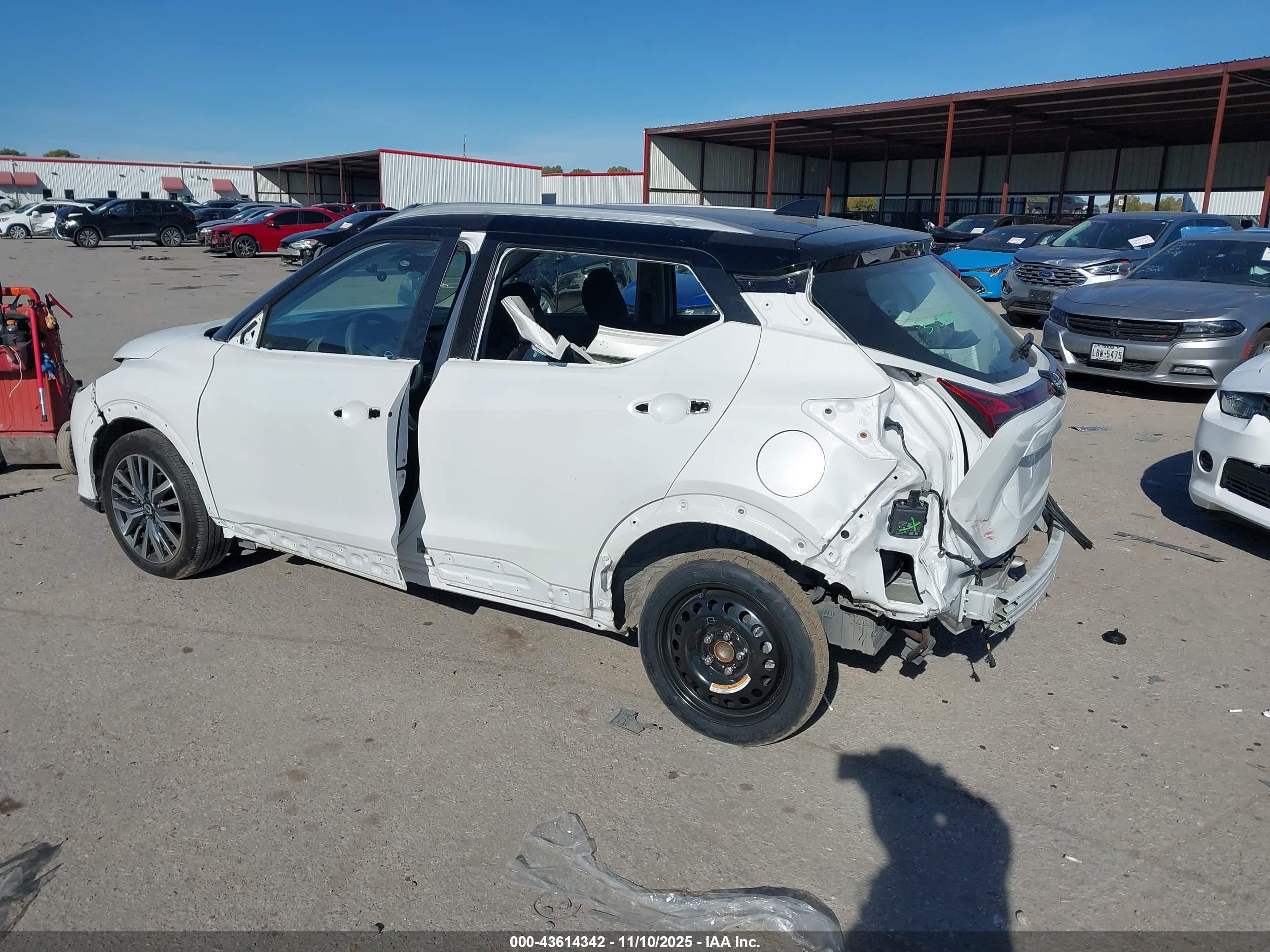 NISSAN KICKS image 3