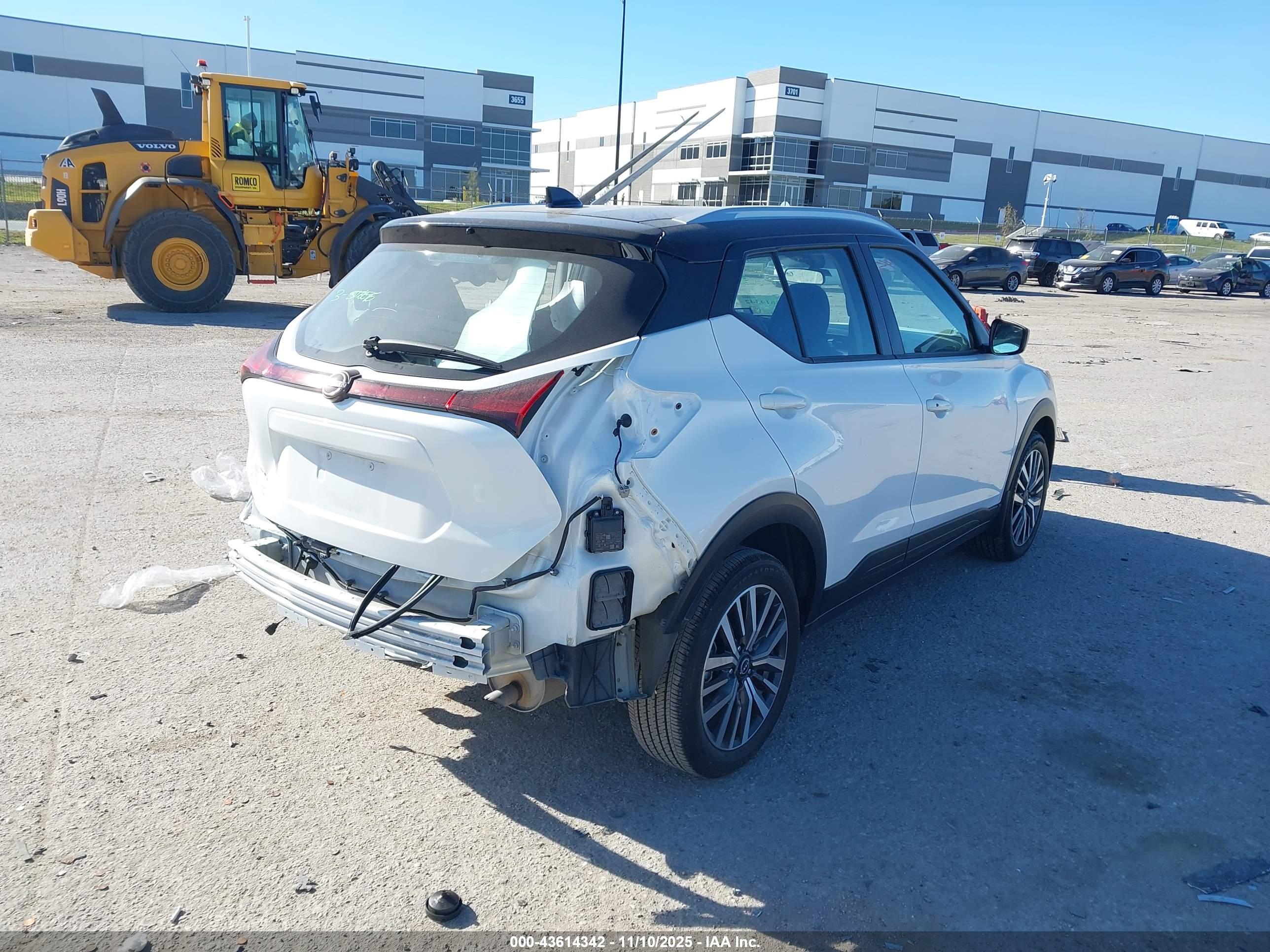 NISSAN KICKS image 4