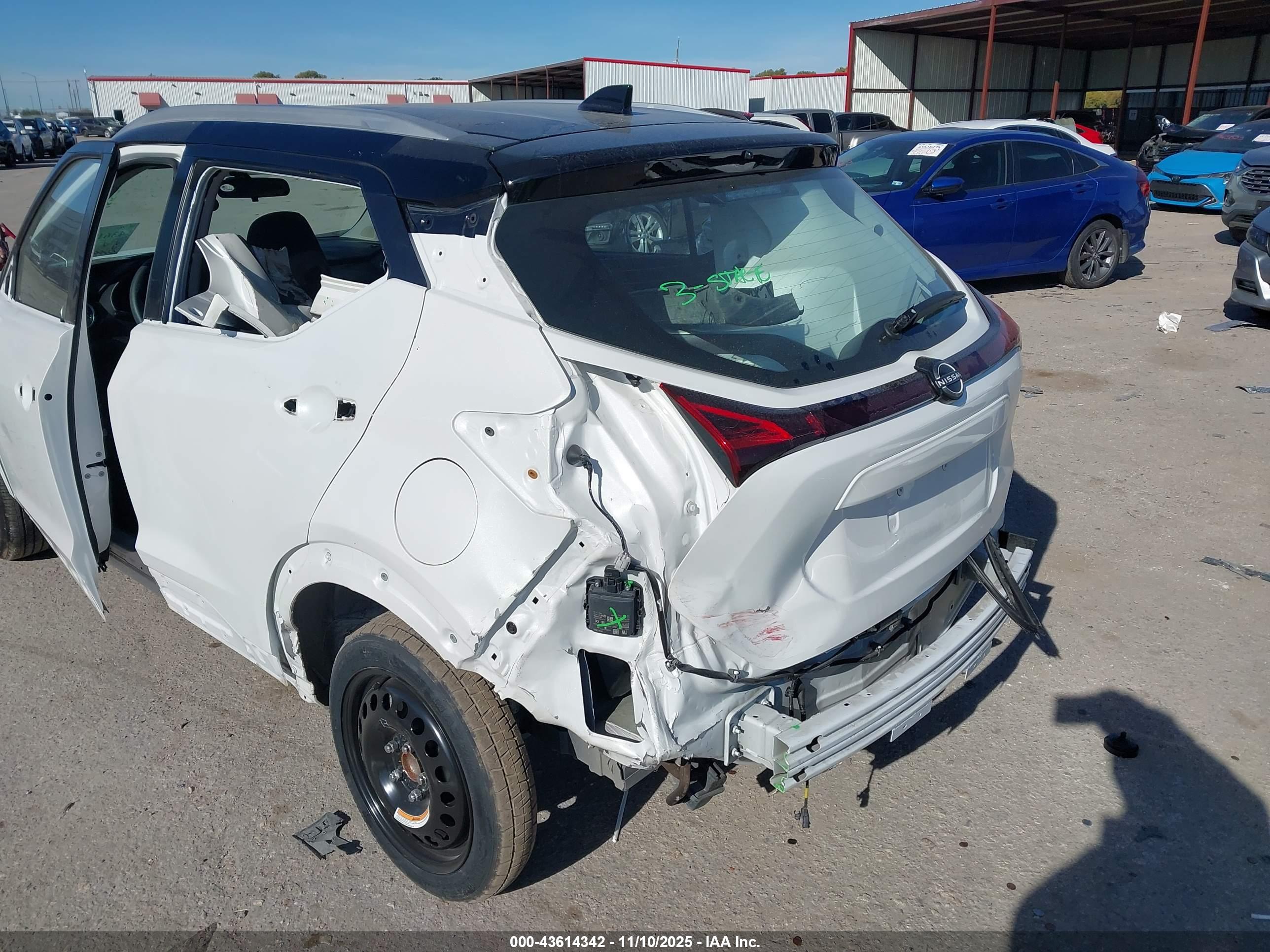 NISSAN KICKS image 6