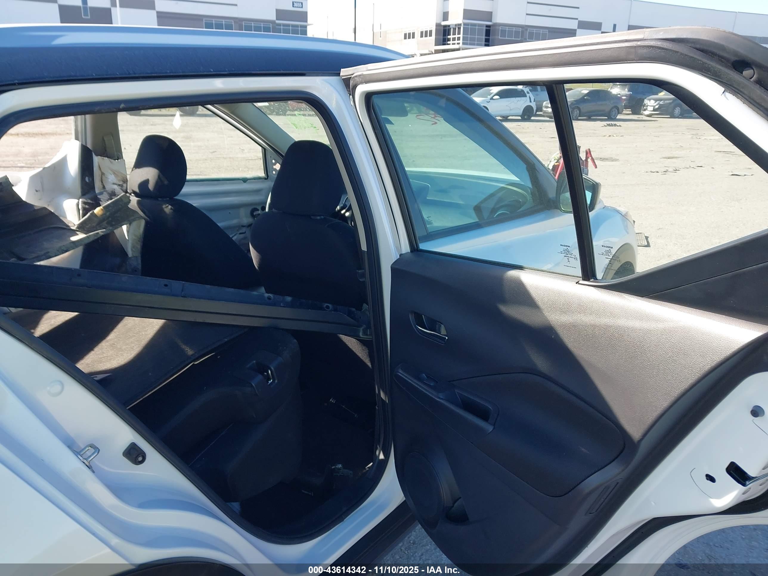 NISSAN KICKS image 8