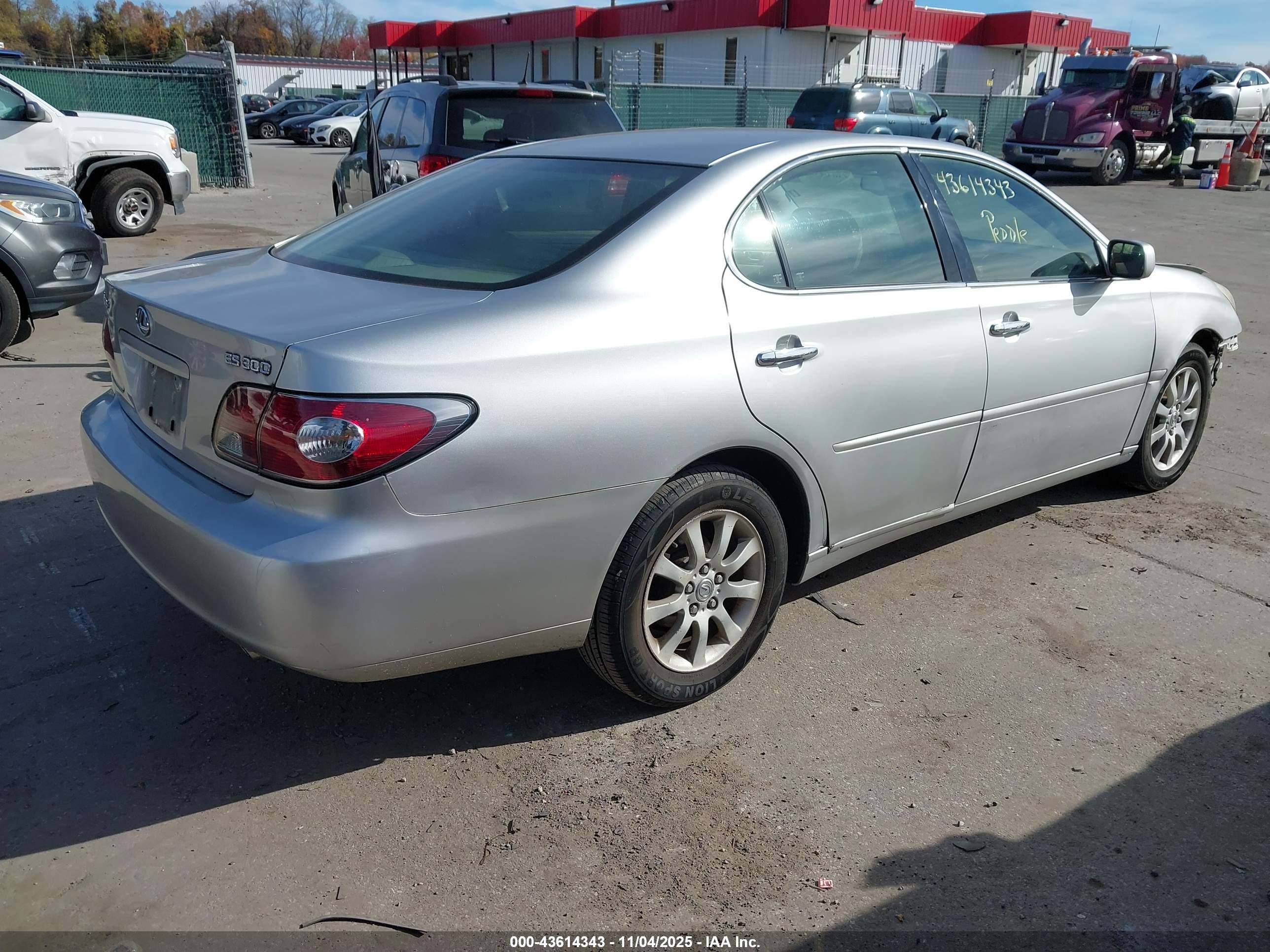 LEXUS ES image 4