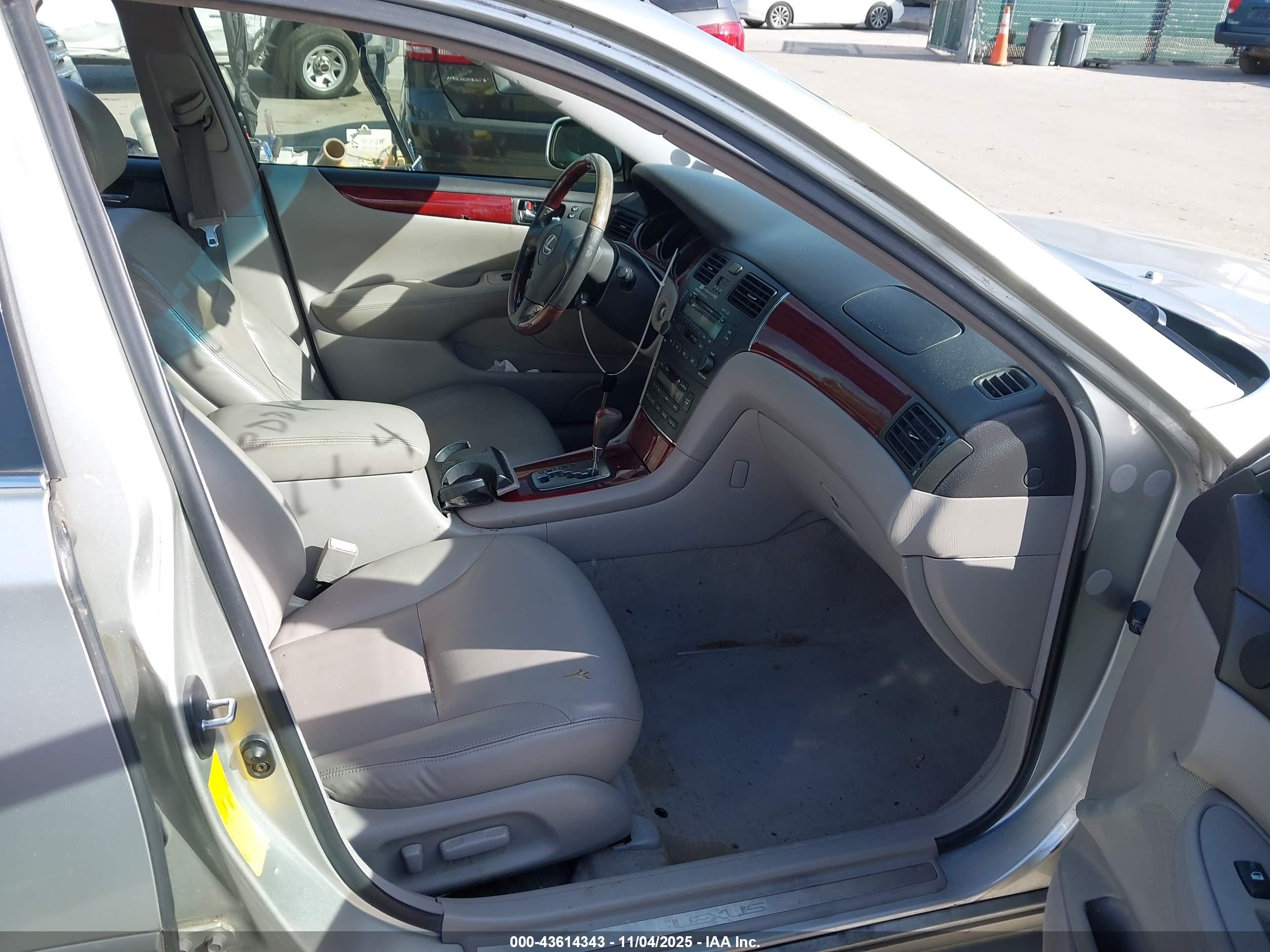 LEXUS ES image 5