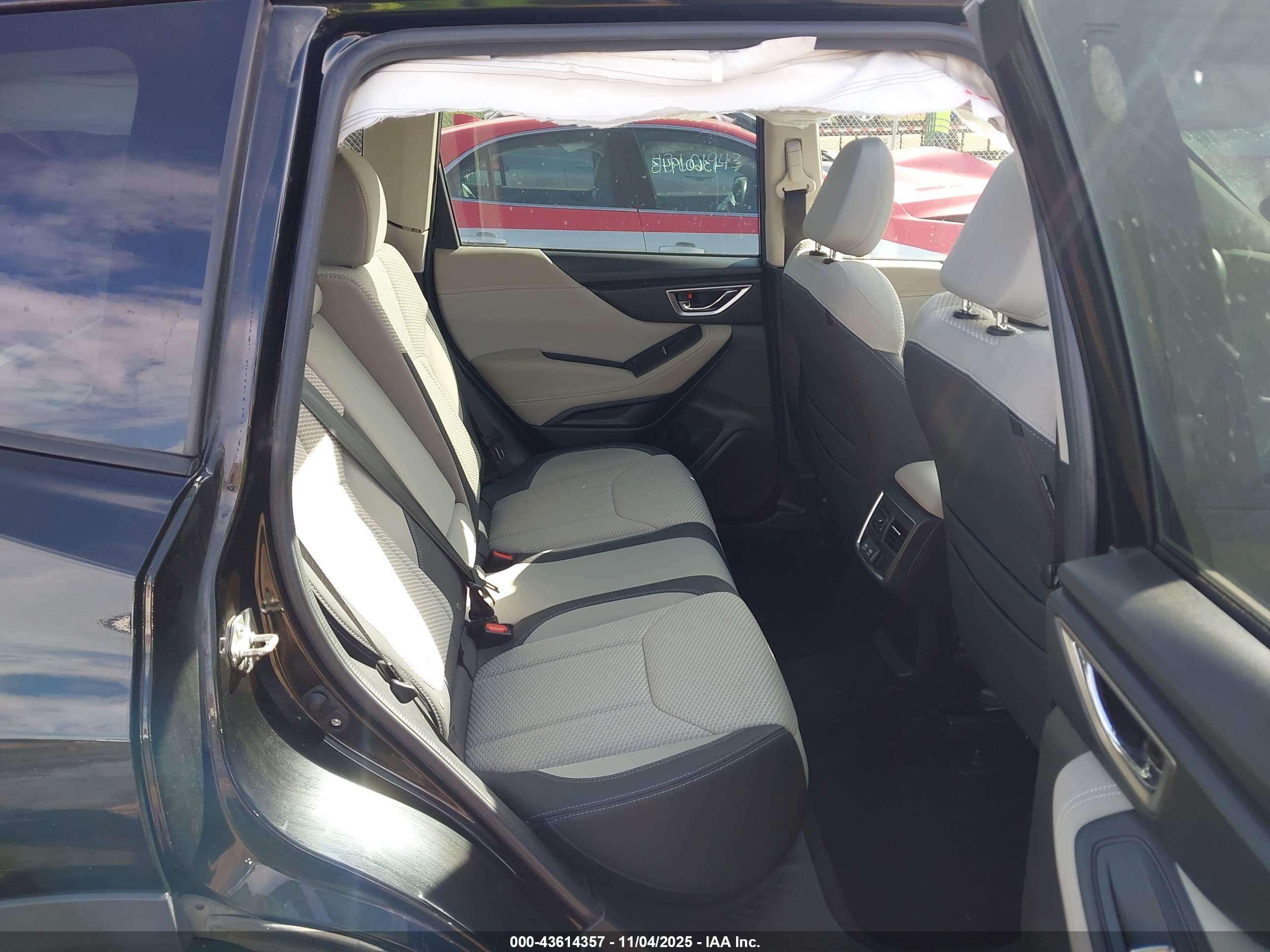 SUBARU FORESTER image 8