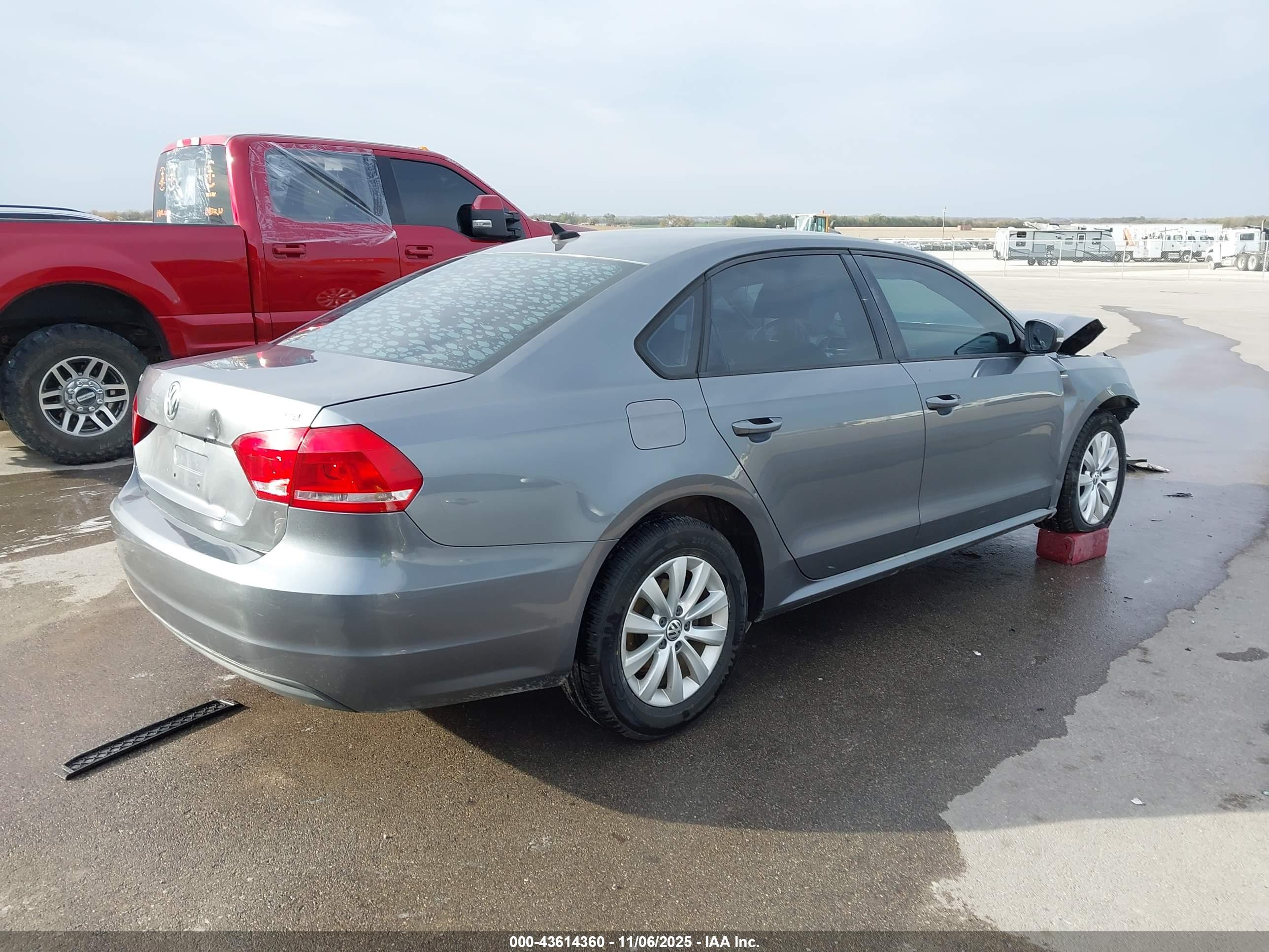 VOLKSWAGEN PASSAT image 4