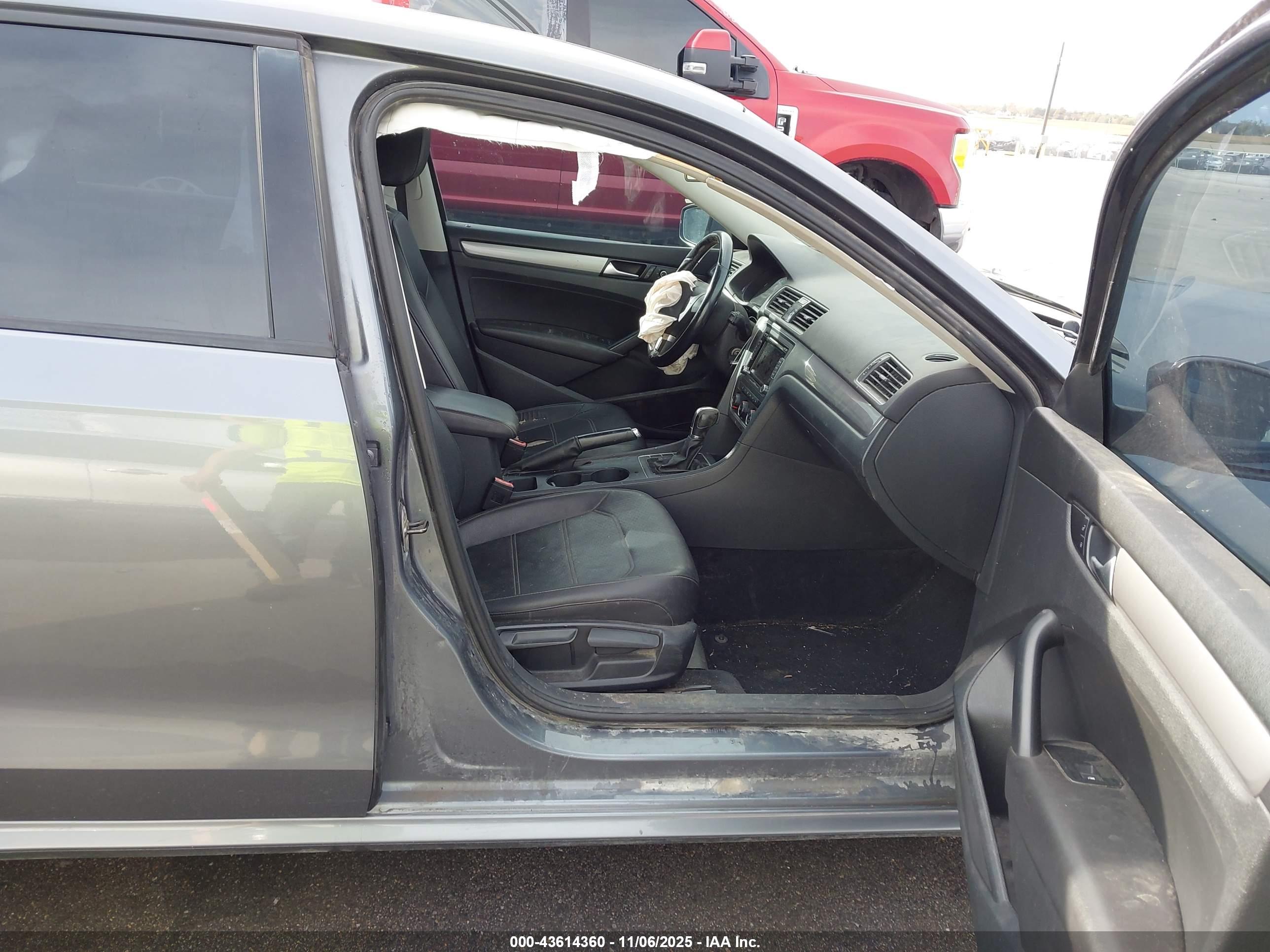VOLKSWAGEN PASSAT image 5