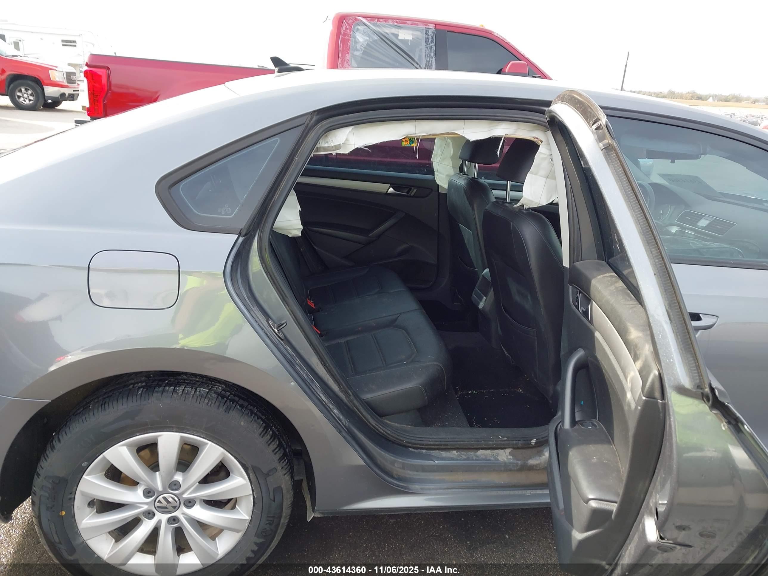 VOLKSWAGEN PASSAT image 8