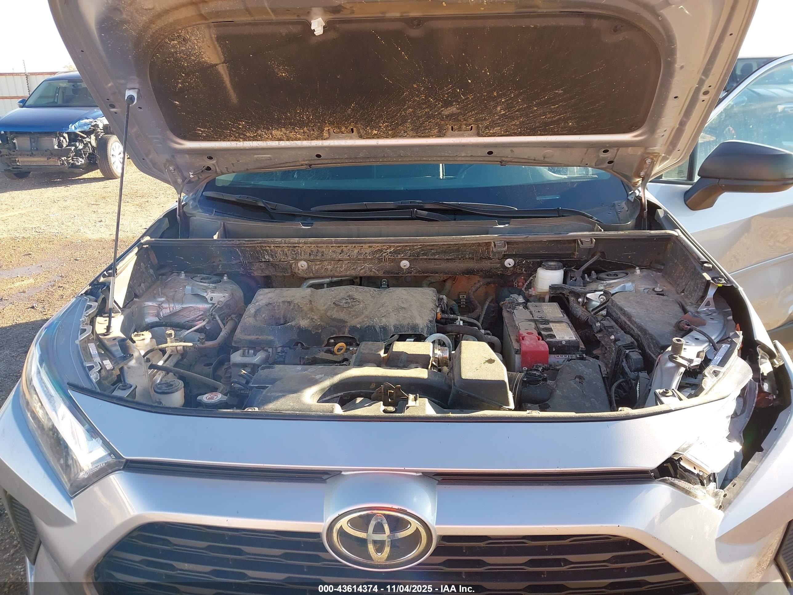 TOYOTA RAV4 image 10