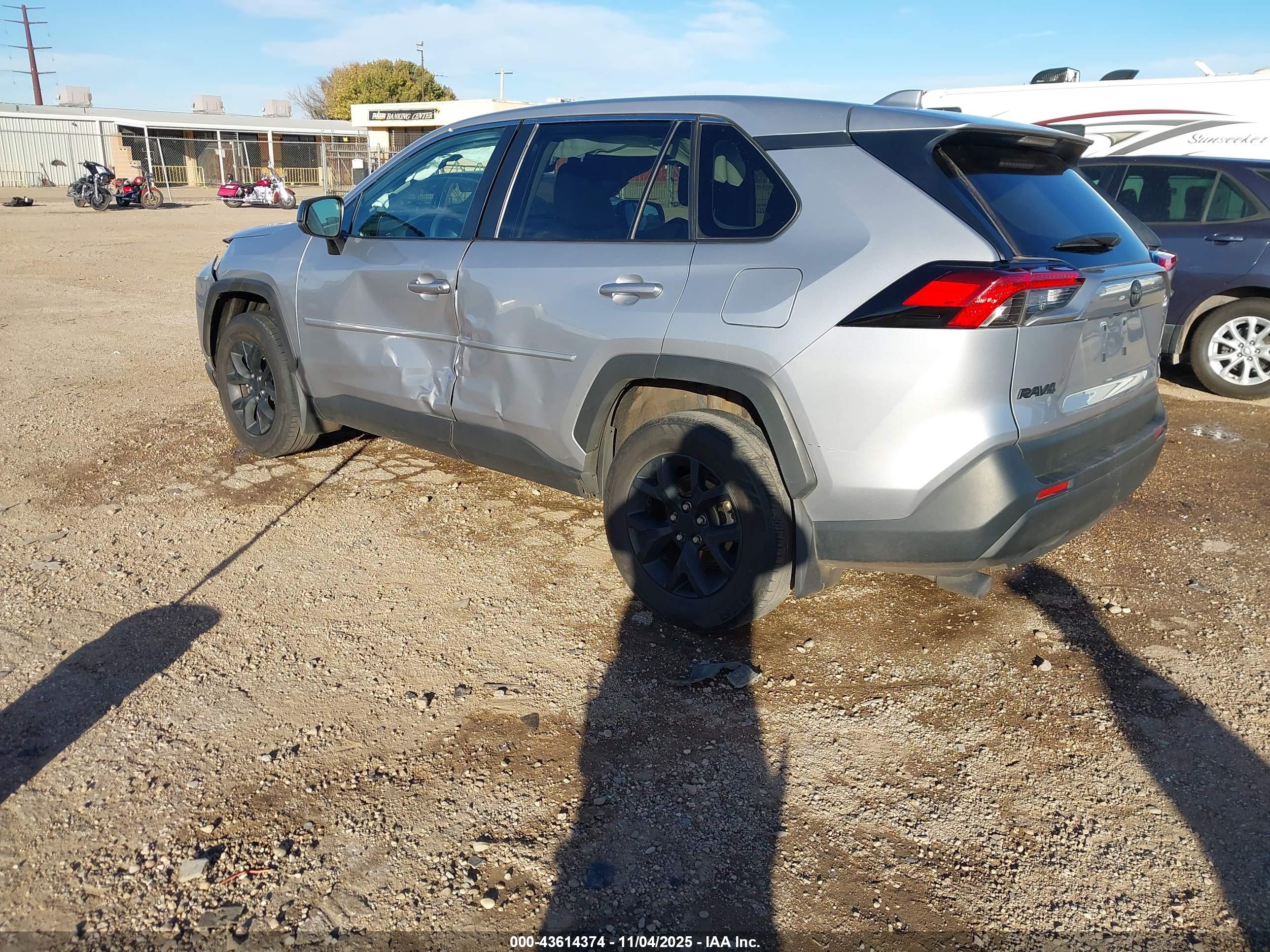 TOYOTA RAV4 image 3