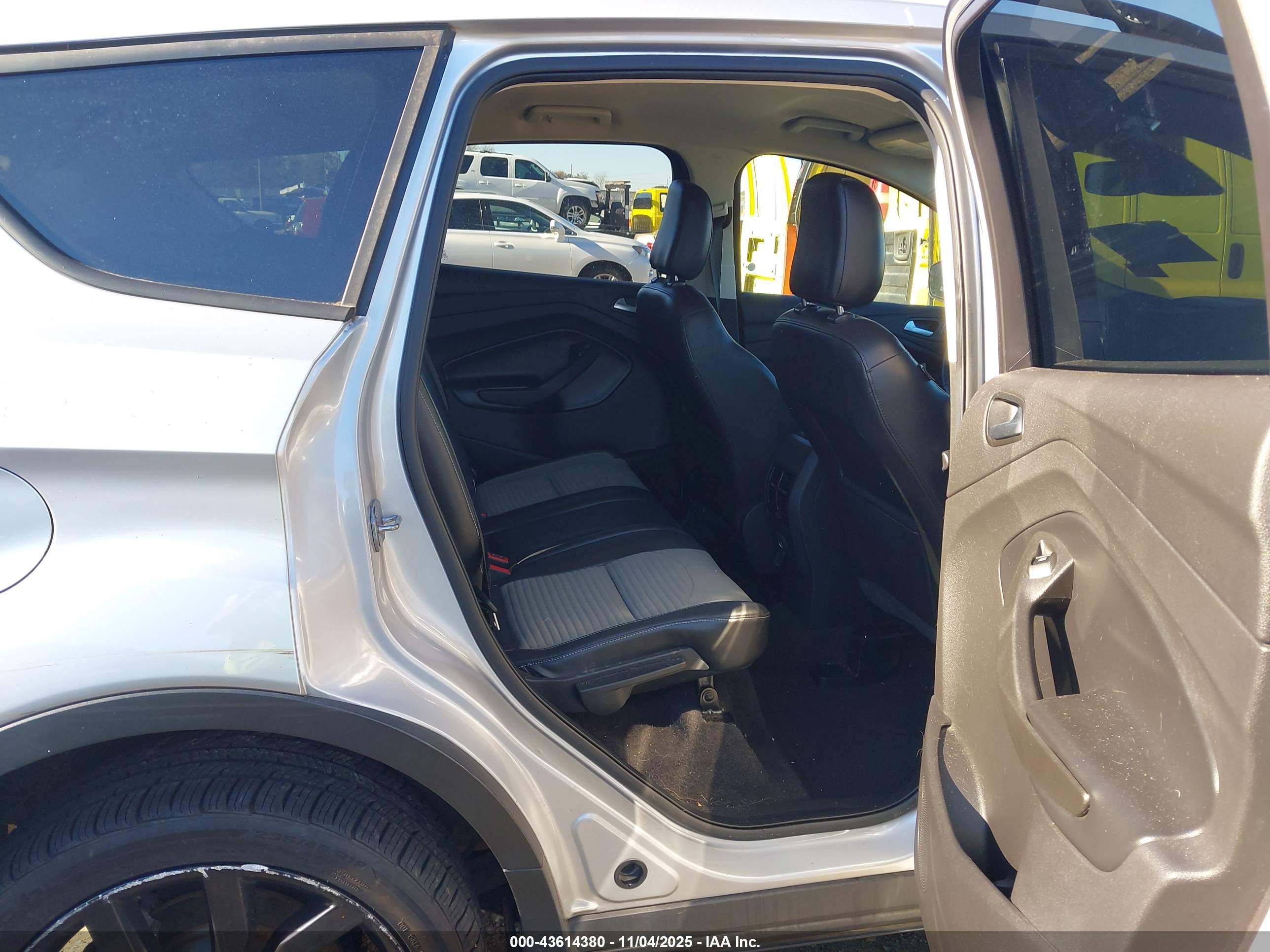 FORD ESCAPE image 8