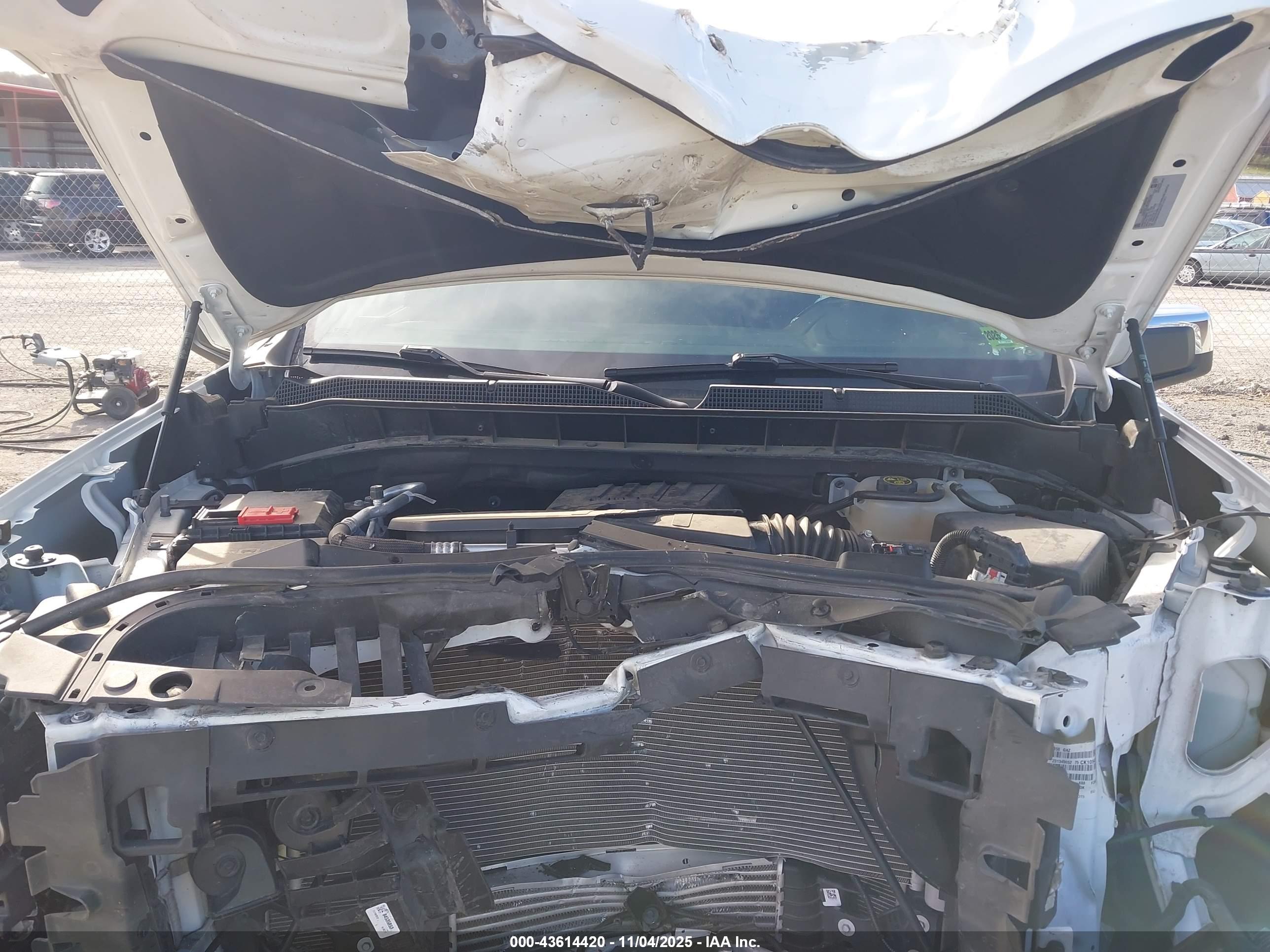 CHEVROLET SILVERADO image 10