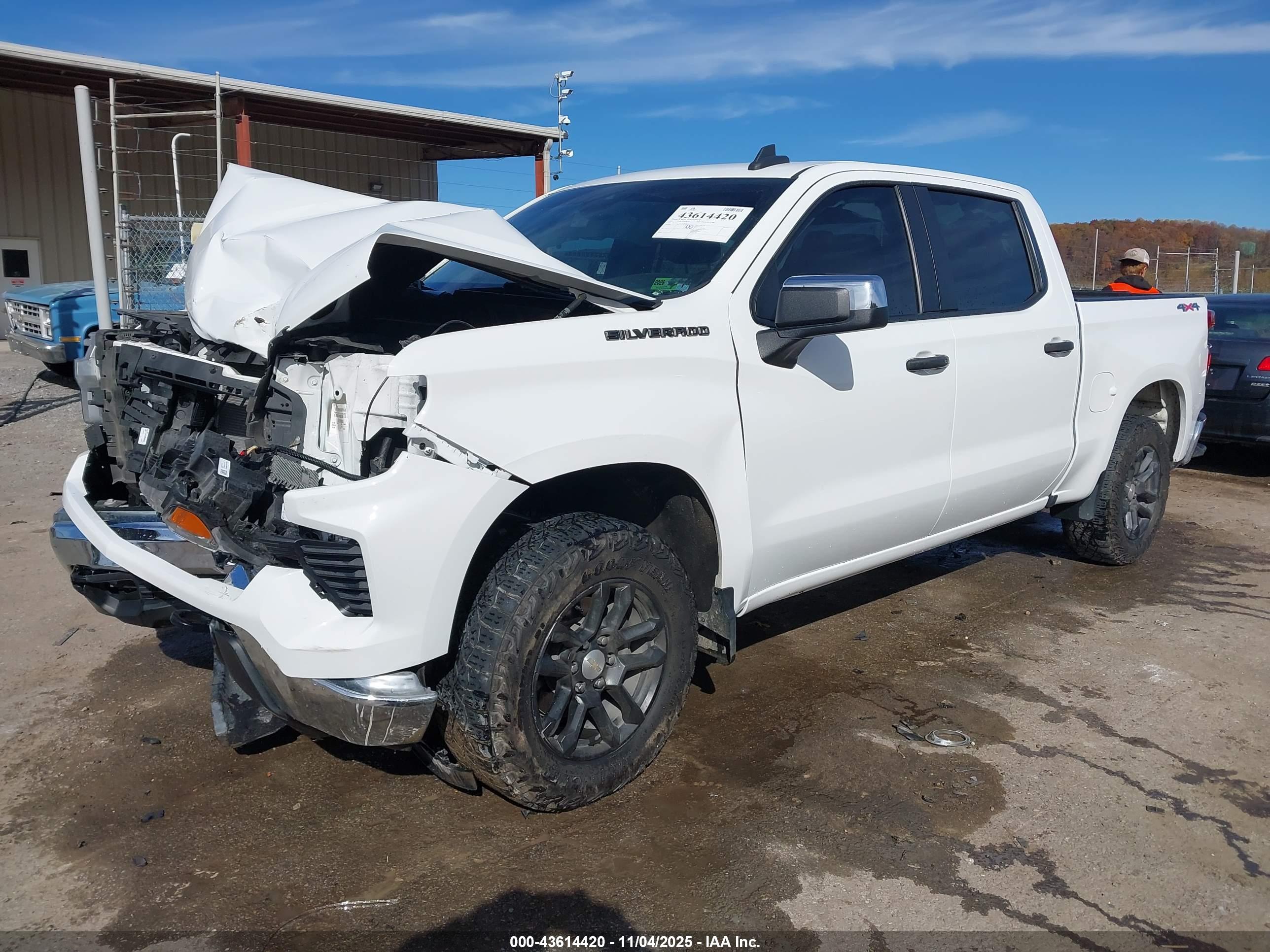 CHEVROLET SILVERADO image 2