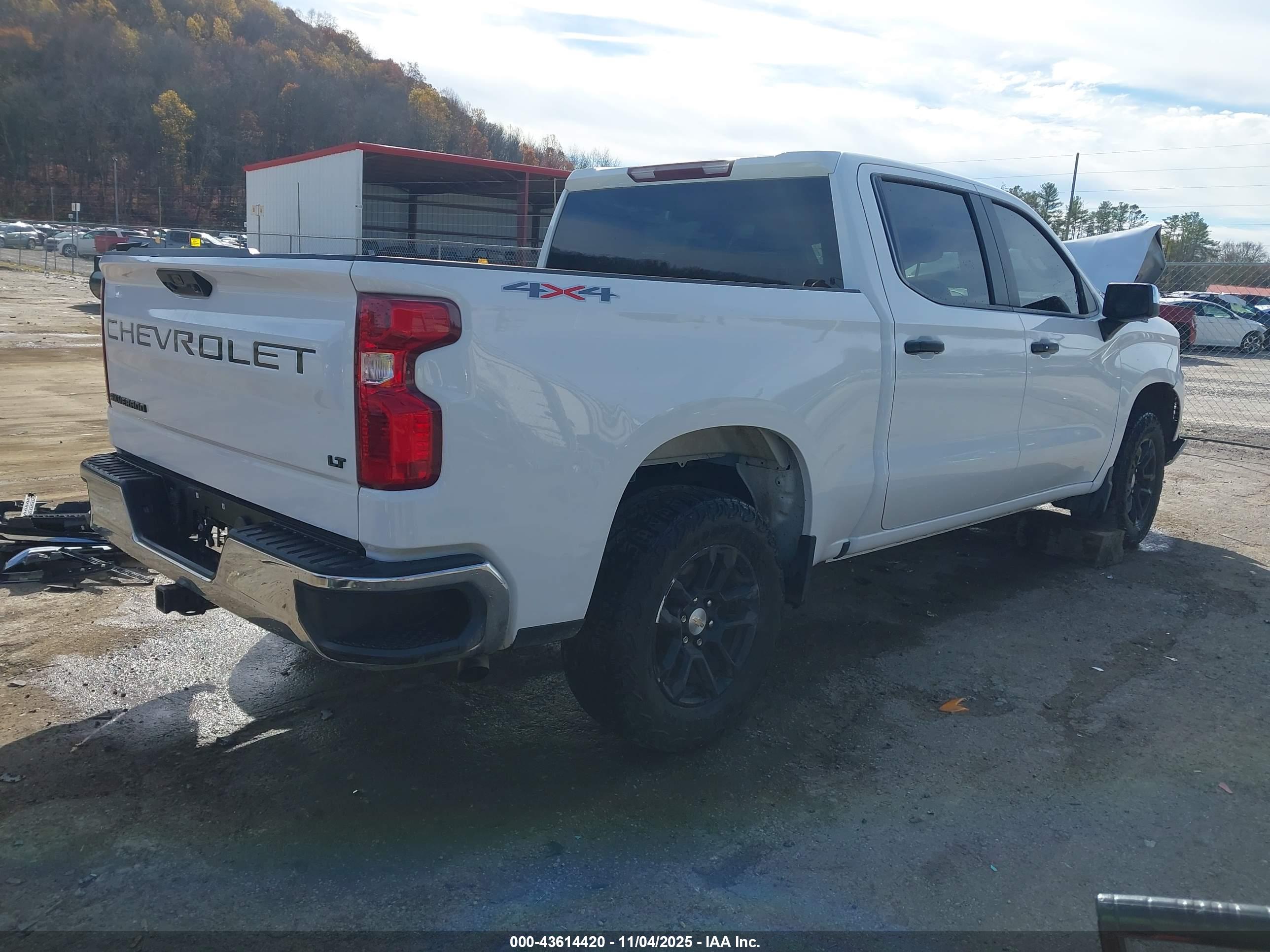 CHEVROLET SILVERADO image 4