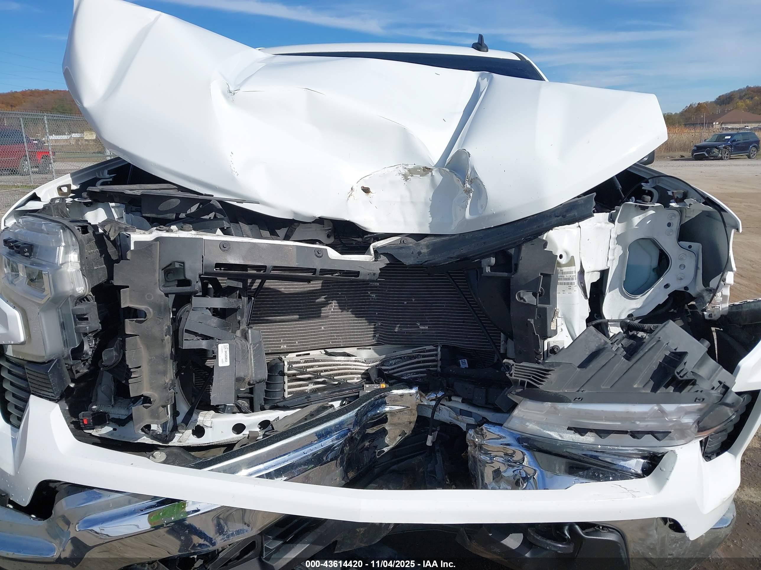 CHEVROLET SILVERADO image 6