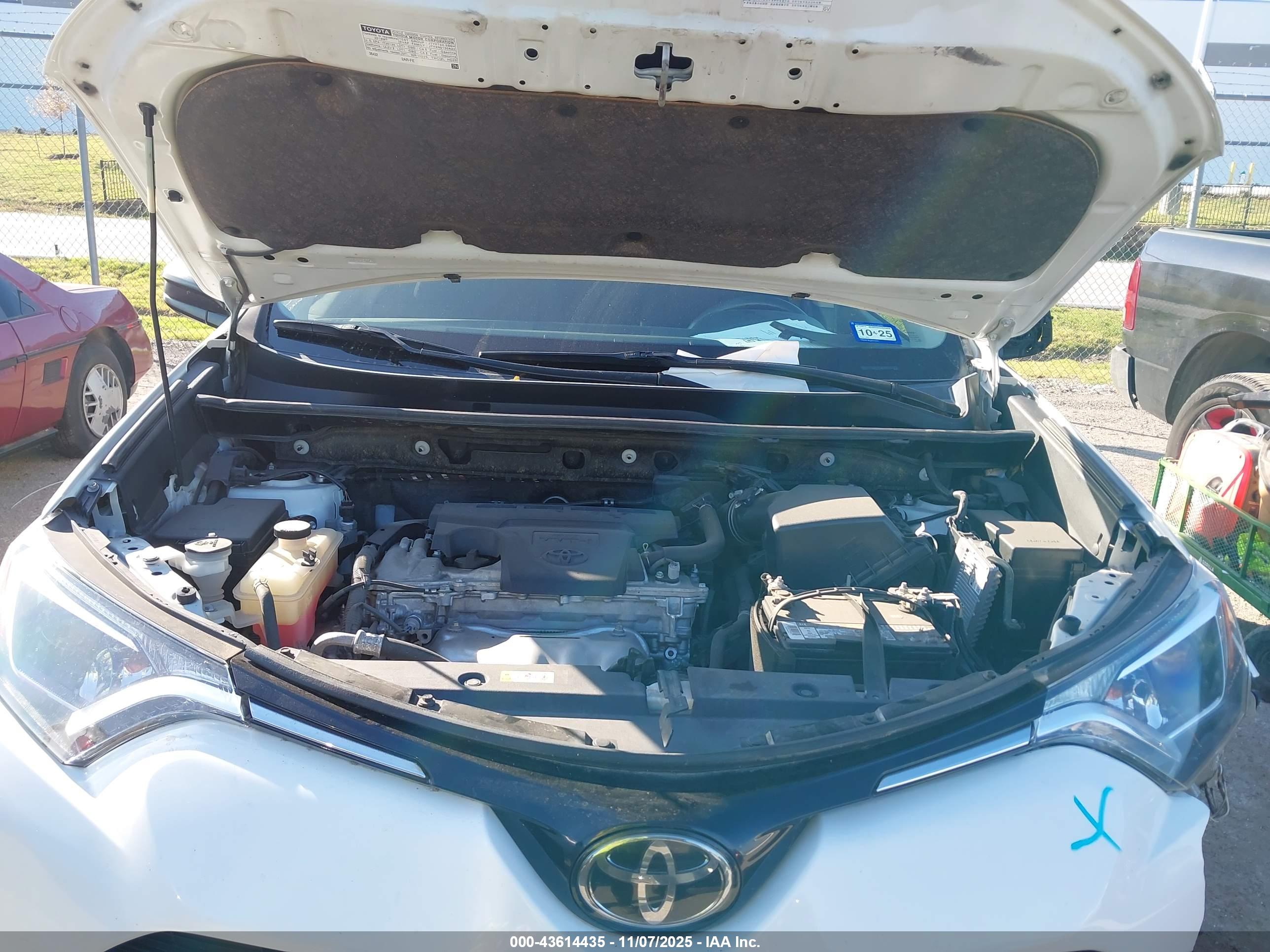 TOYOTA RAV4 image 10