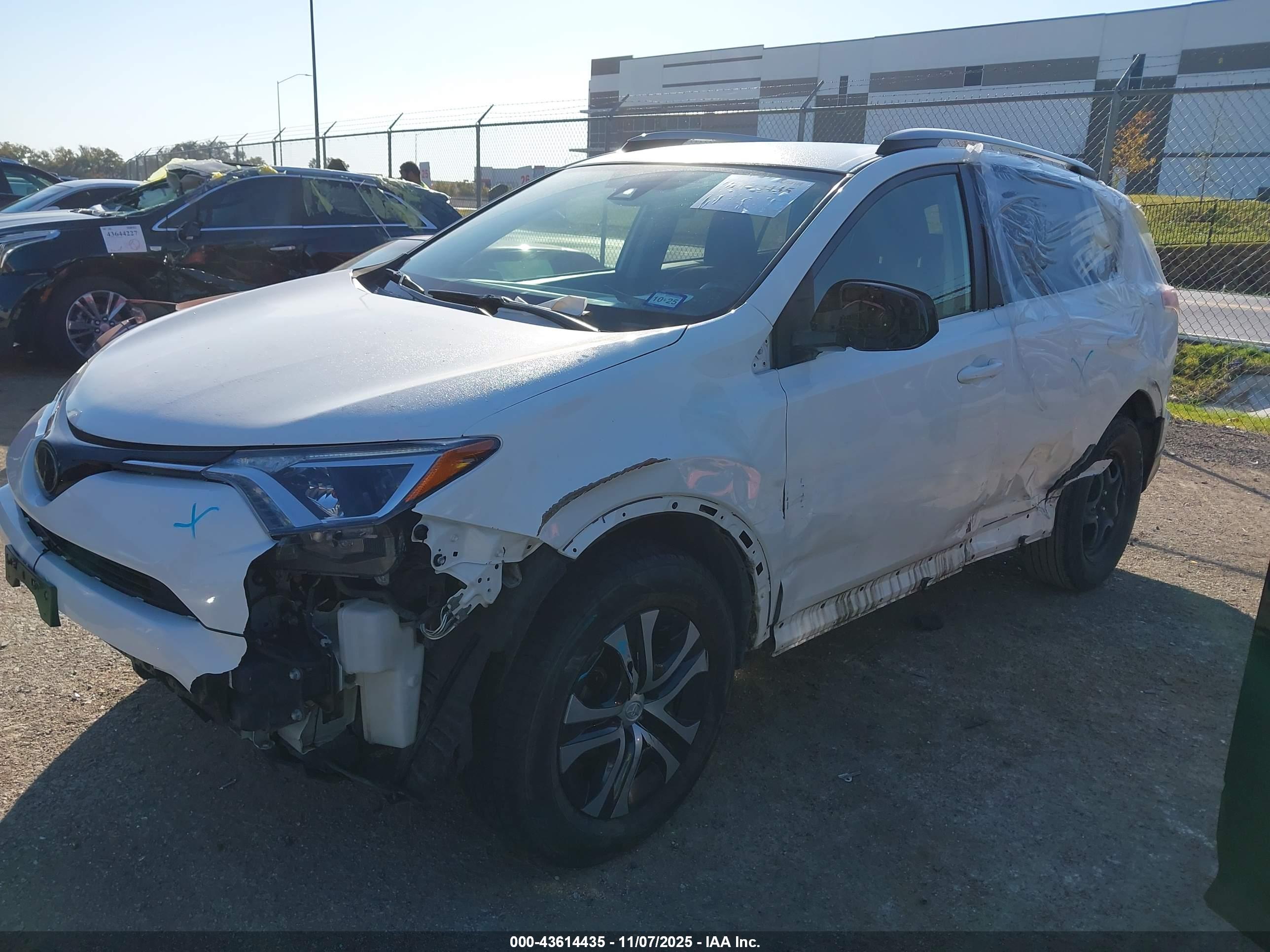TOYOTA RAV4 image 2