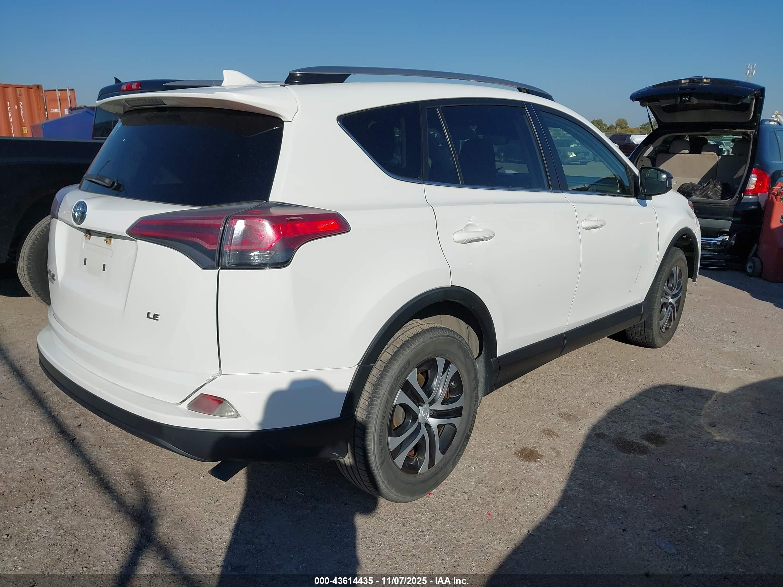 TOYOTA RAV4 image 4