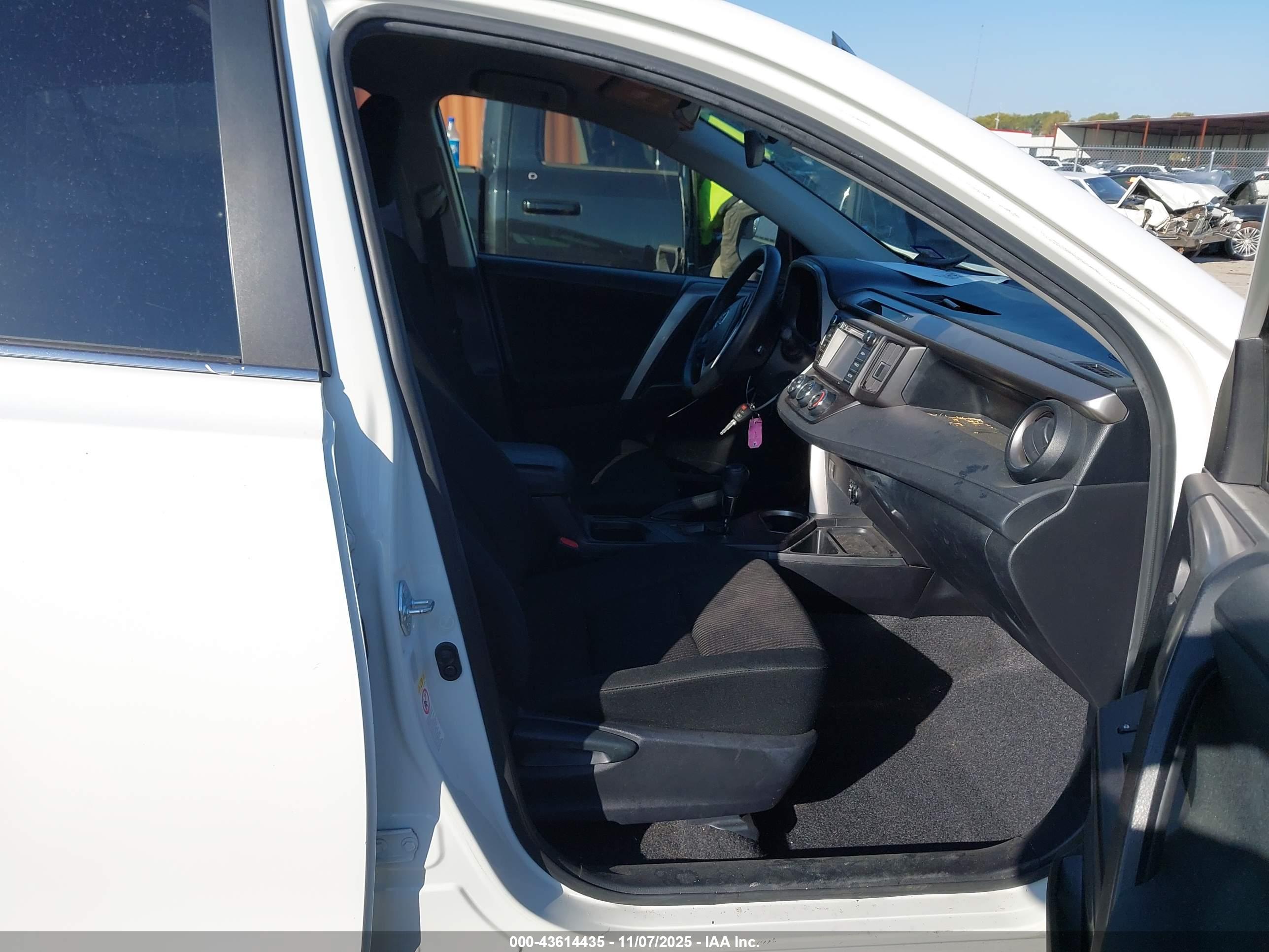 TOYOTA RAV4 image 5