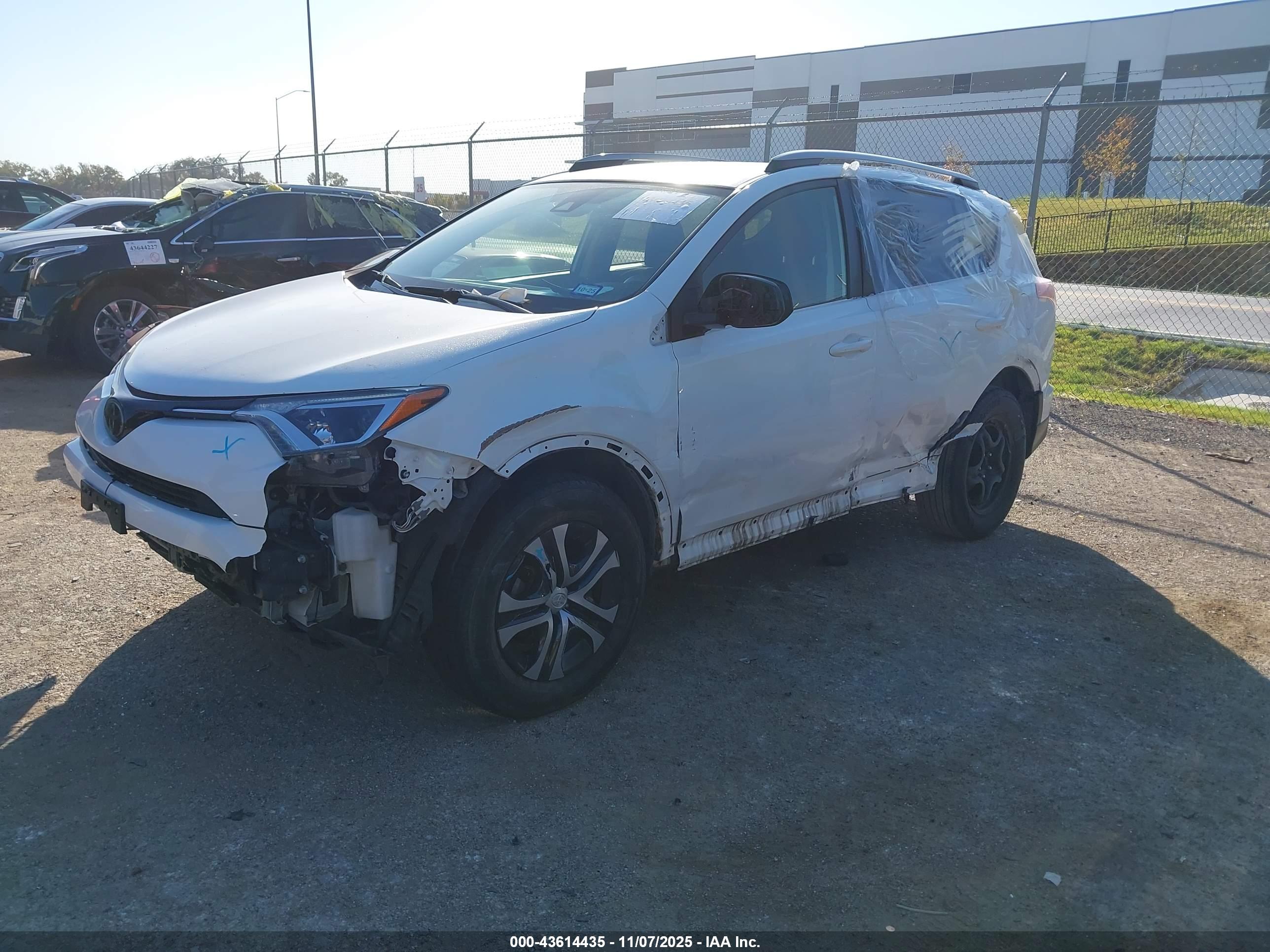 TOYOTA RAV4 image 6