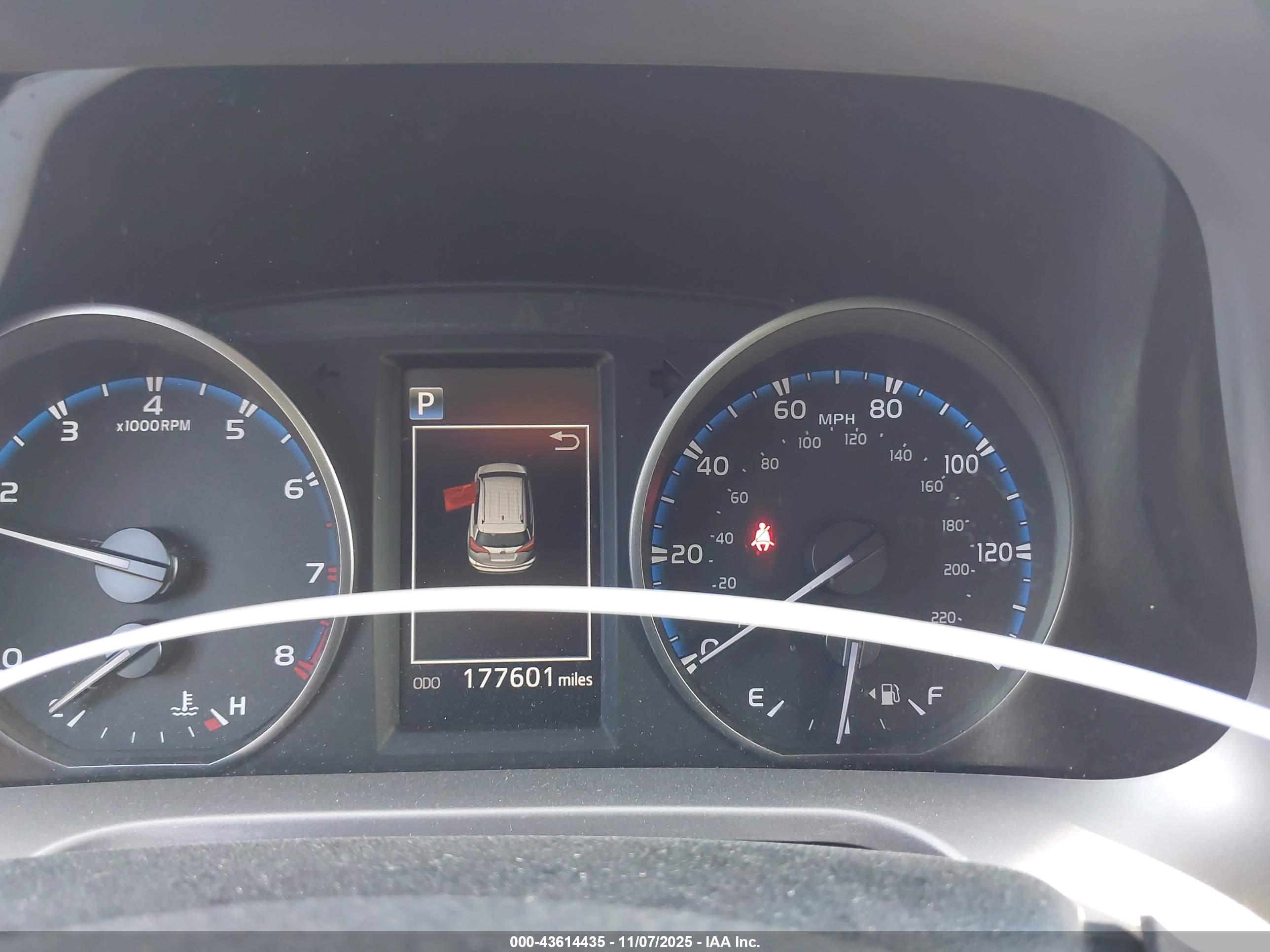 TOYOTA RAV4 image 7