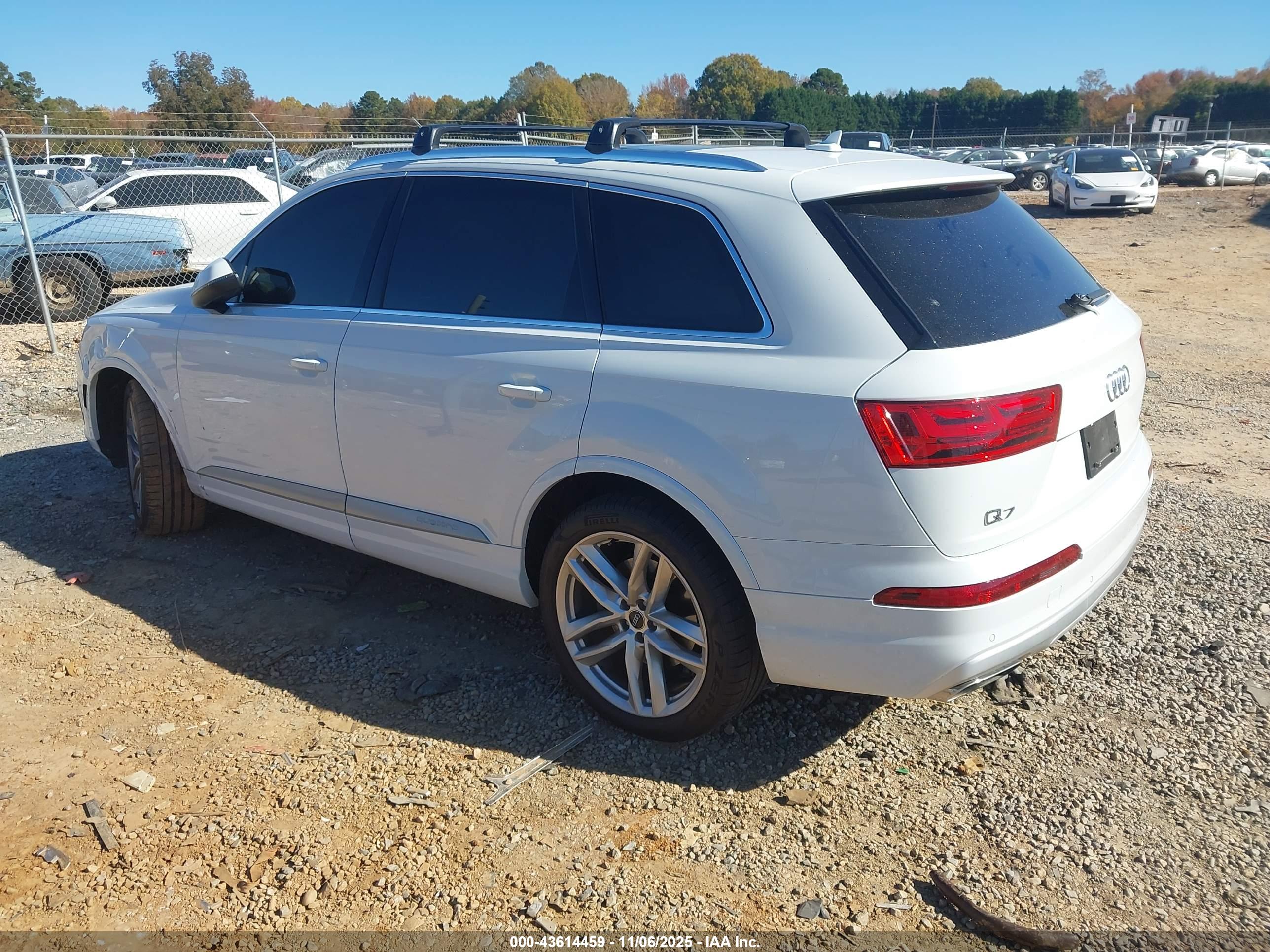 AUDI Q7 image 3