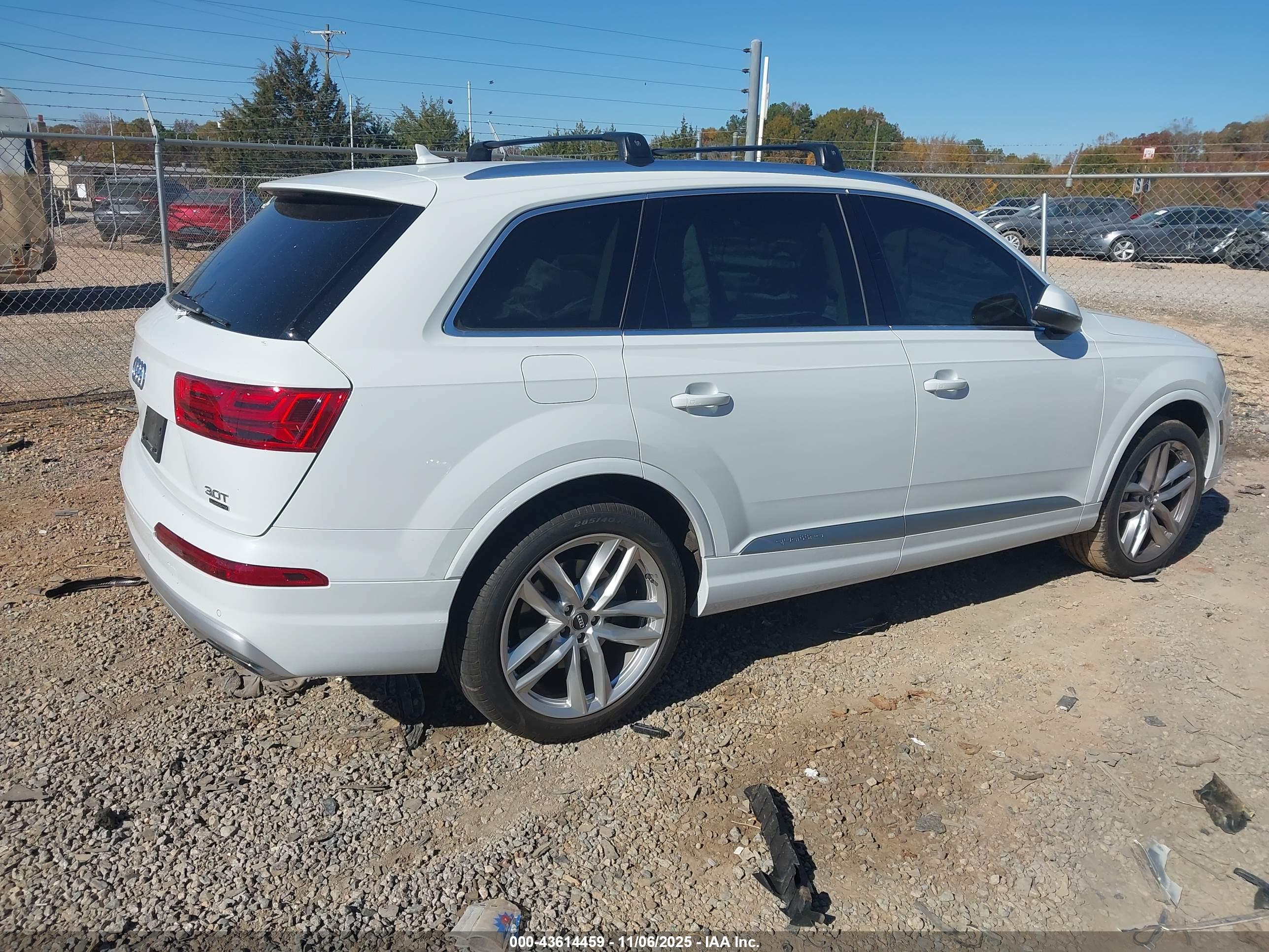 AUDI Q7 image 4