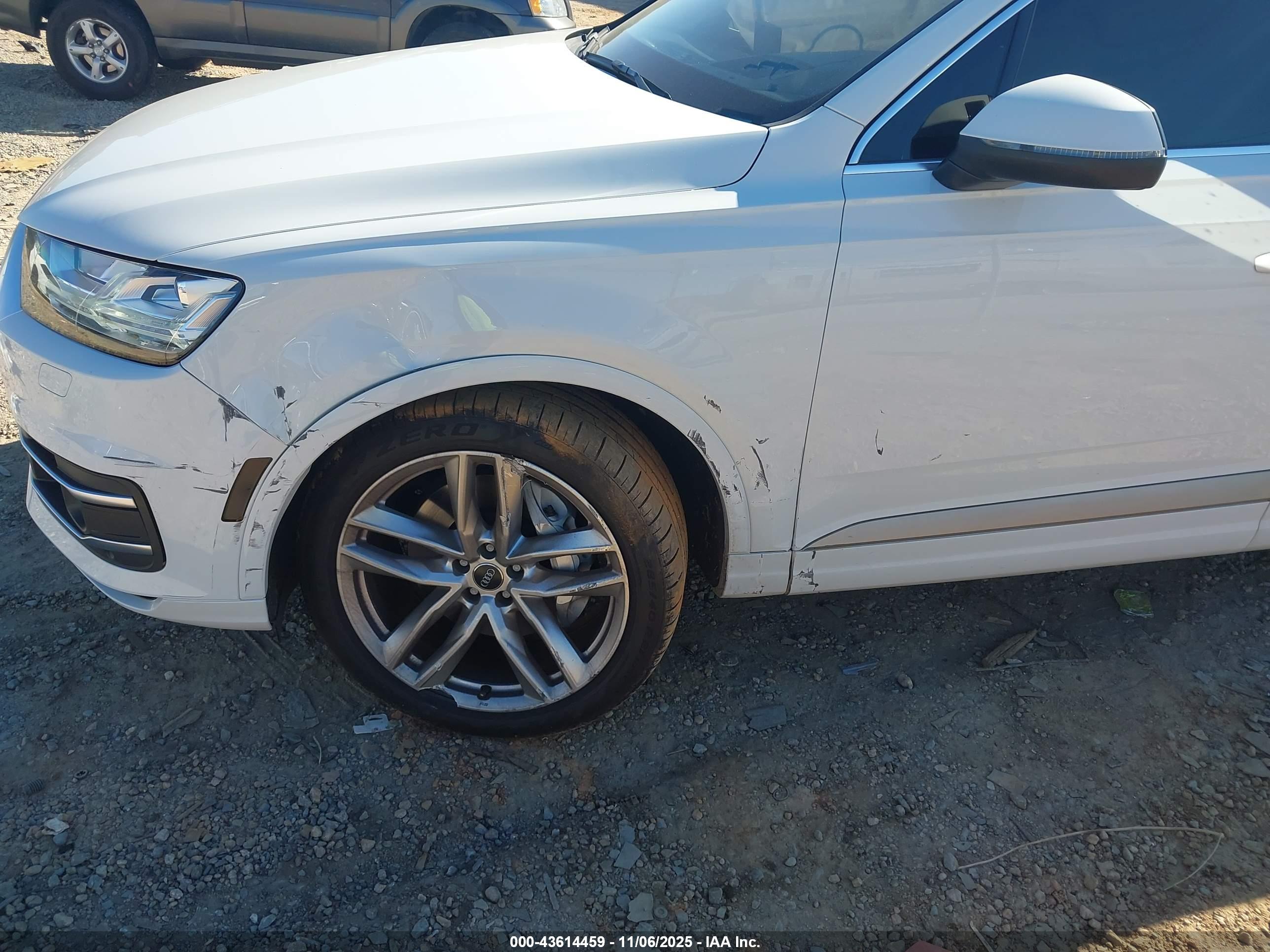 AUDI Q7 image 6