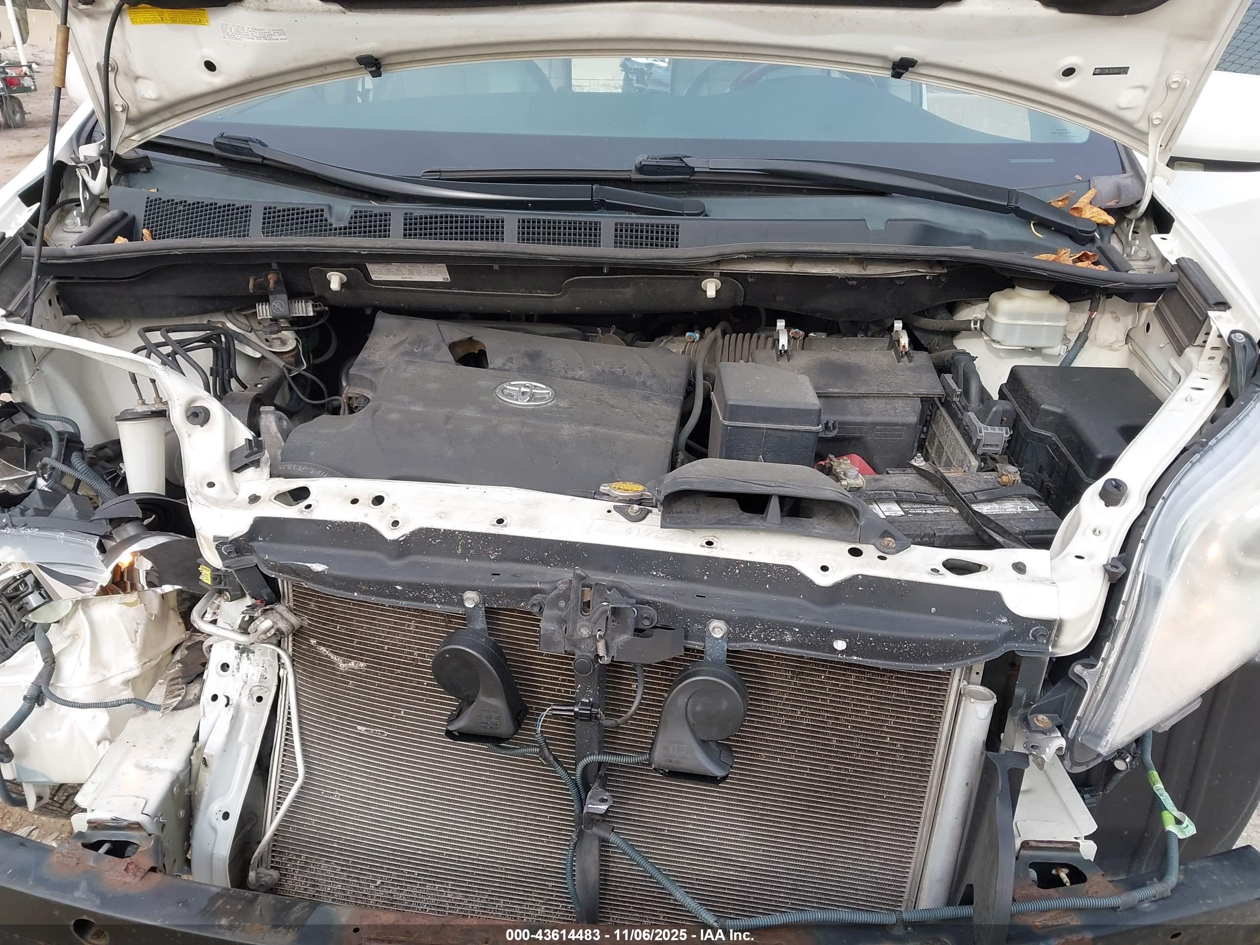 TOYOTA SIENNA image 10