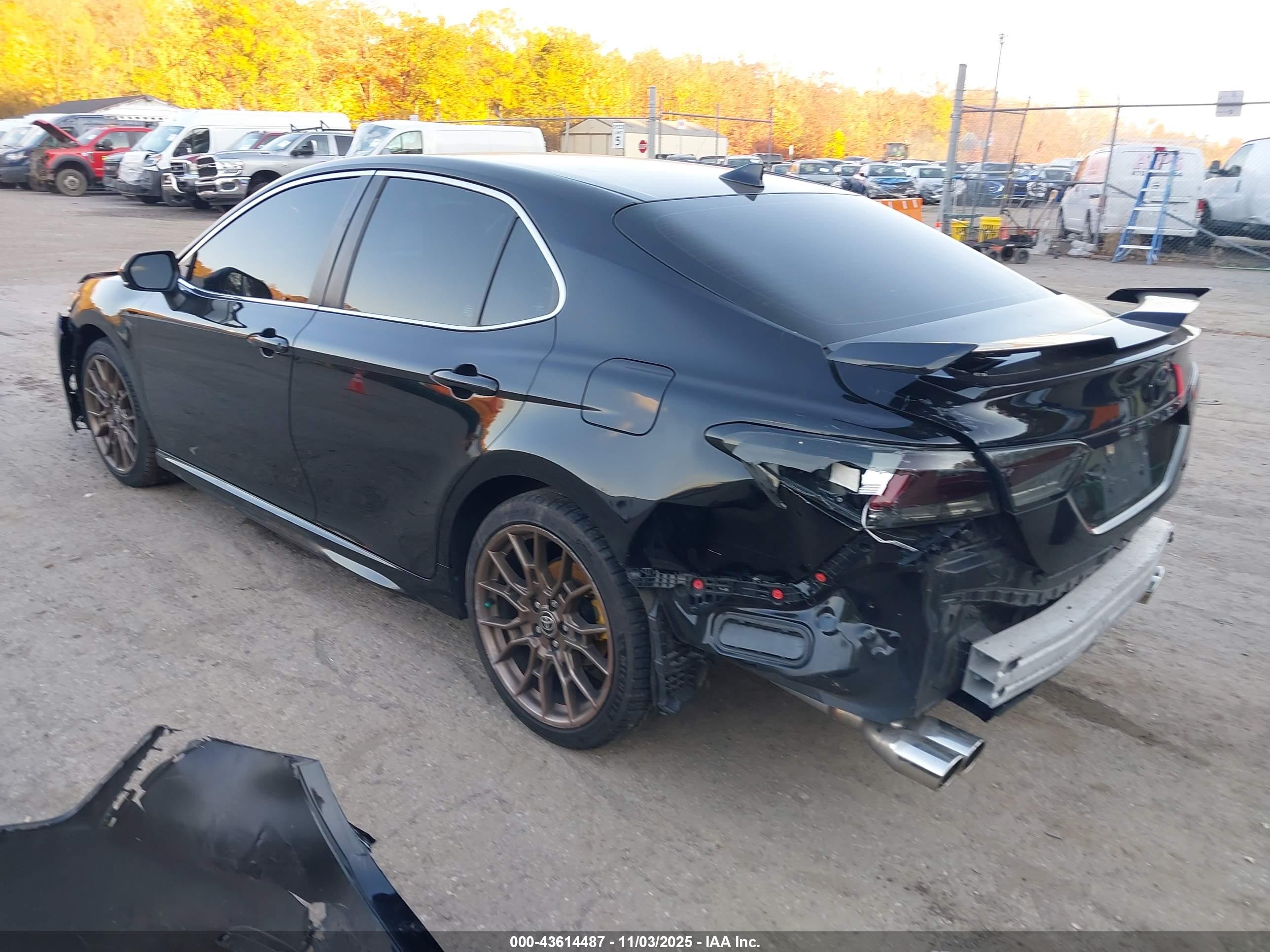 TOYOTA CAMRY image 3