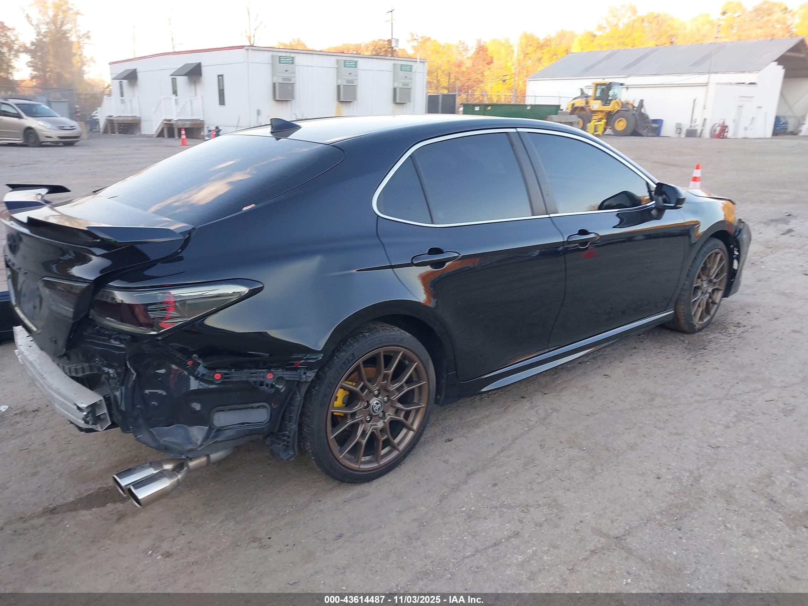 TOYOTA CAMRY image 4