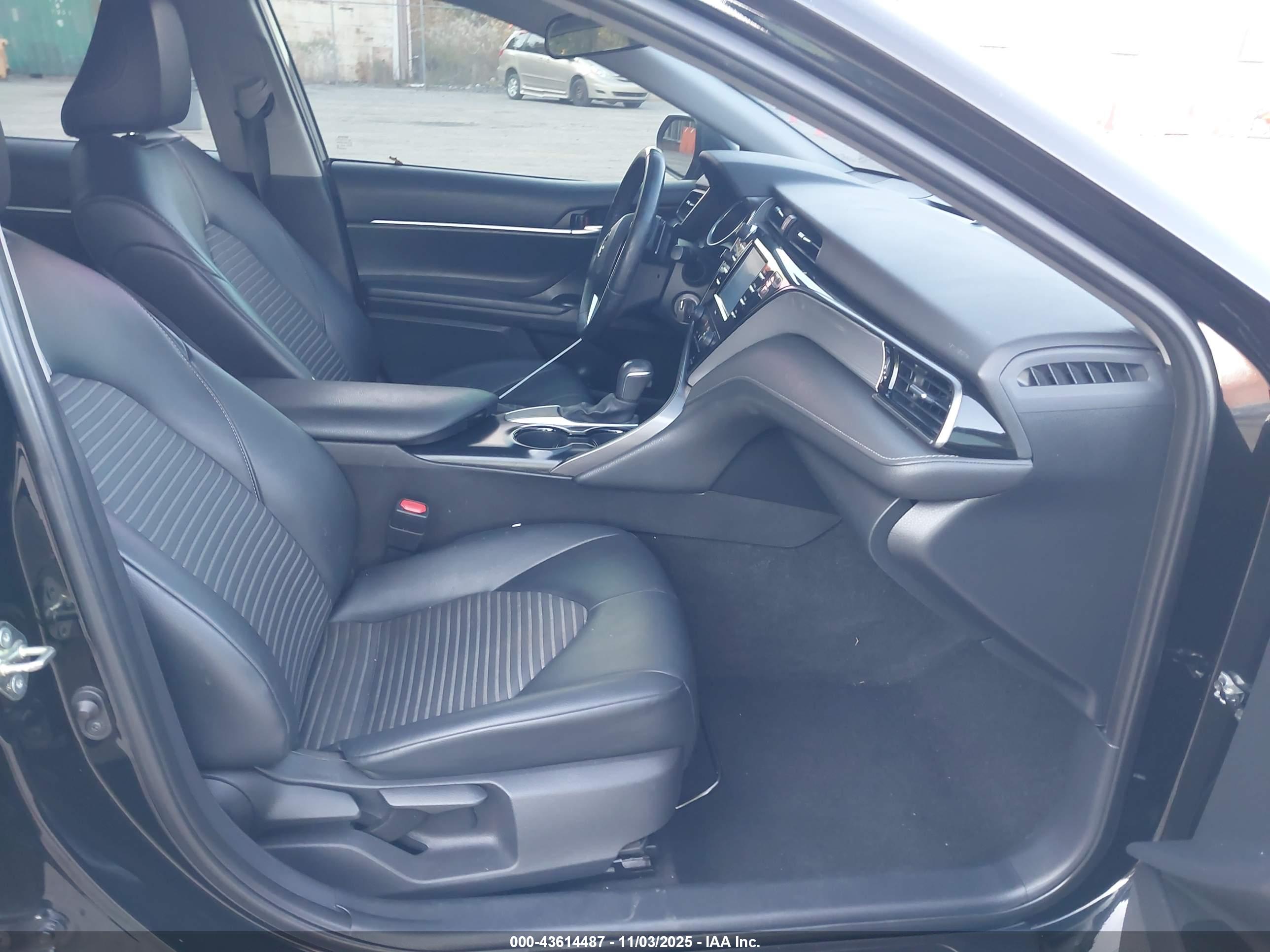 TOYOTA CAMRY image 5