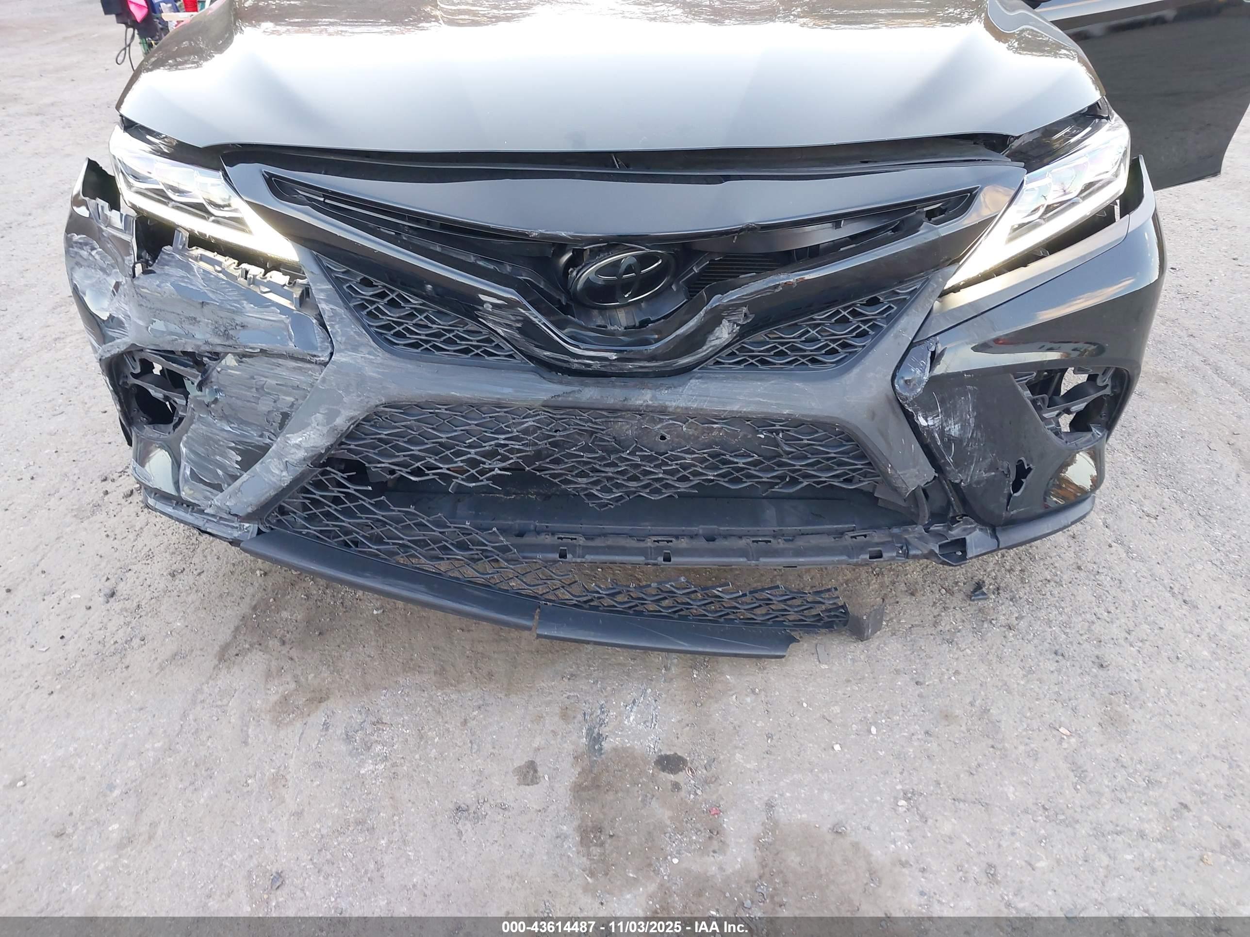 TOYOTA CAMRY image 6