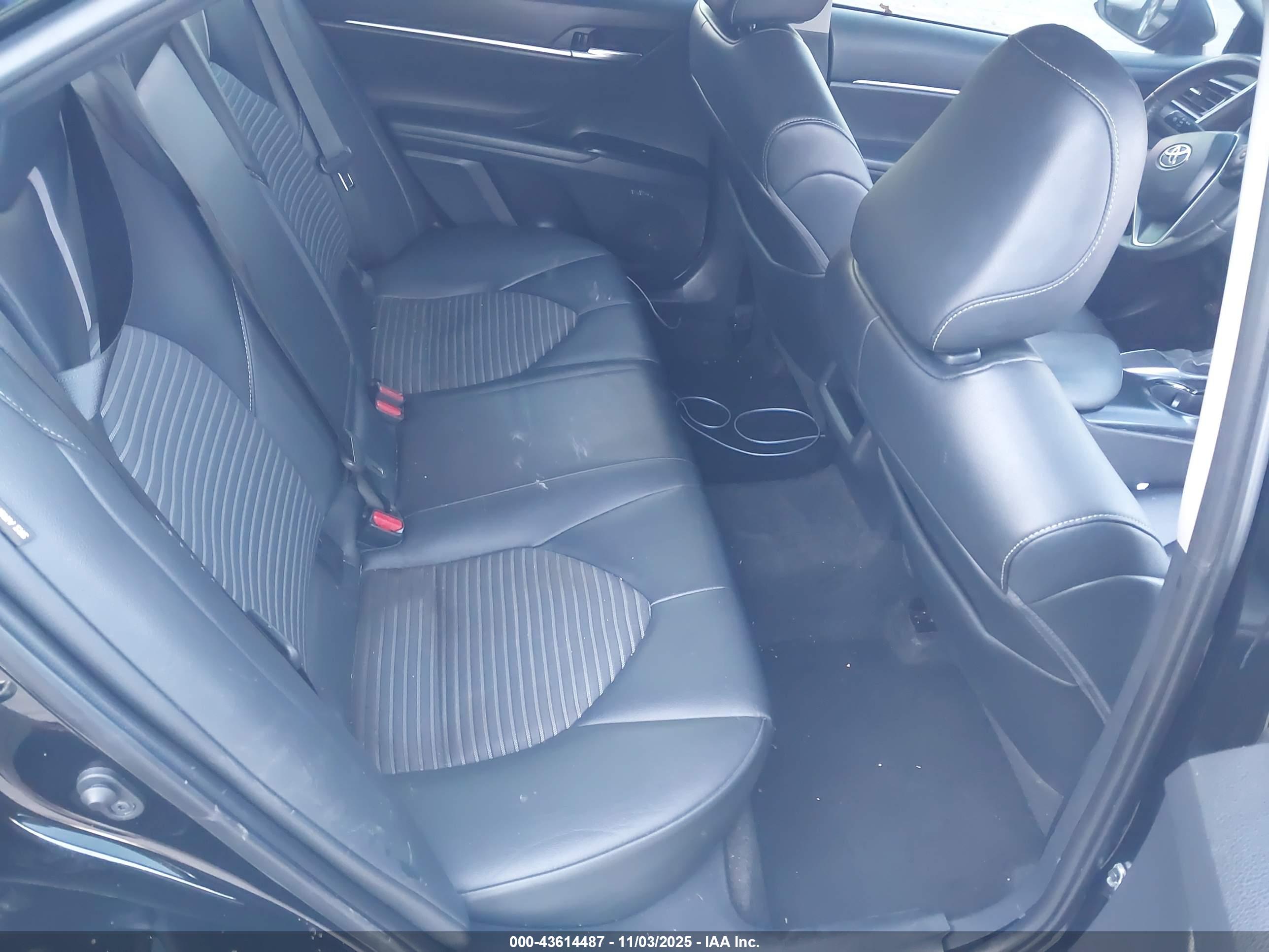 TOYOTA CAMRY image 8