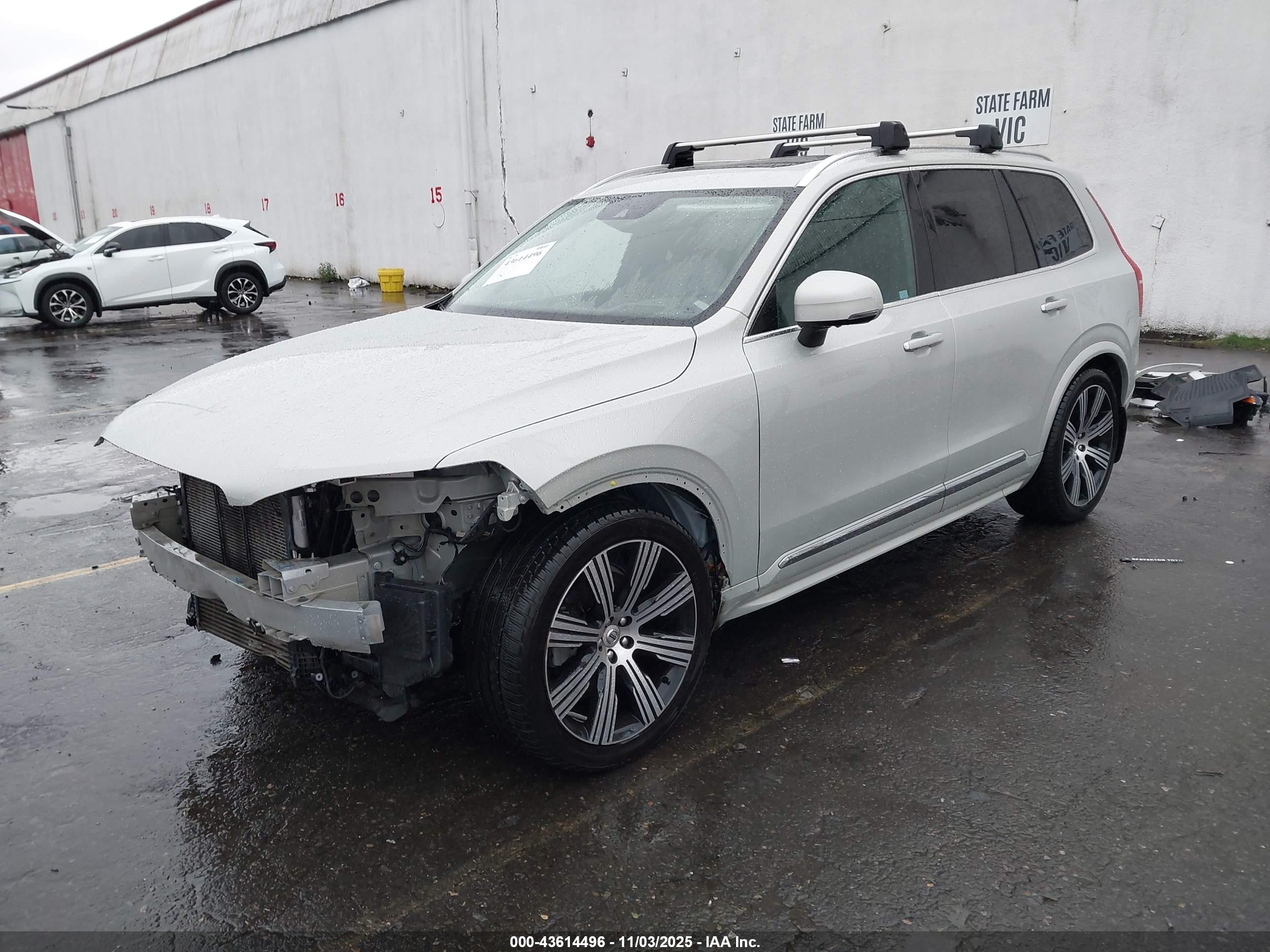 VOLVO XC90 image 2