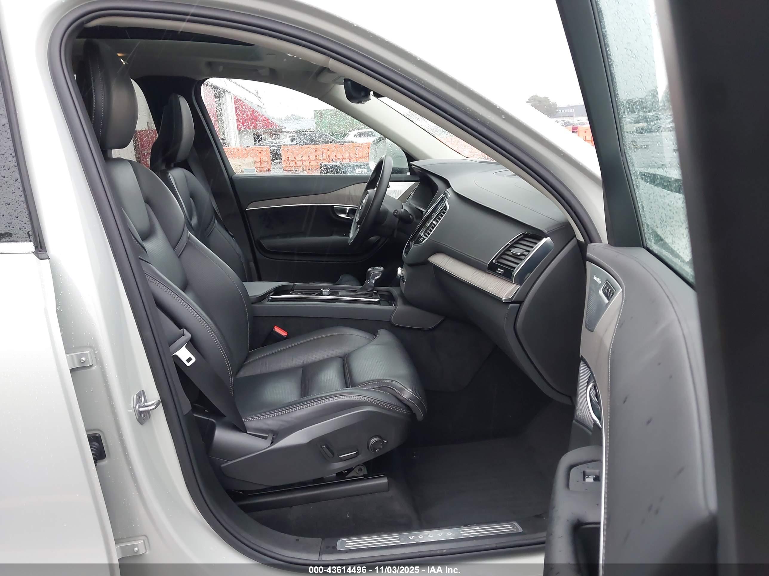VOLVO XC90 image 5