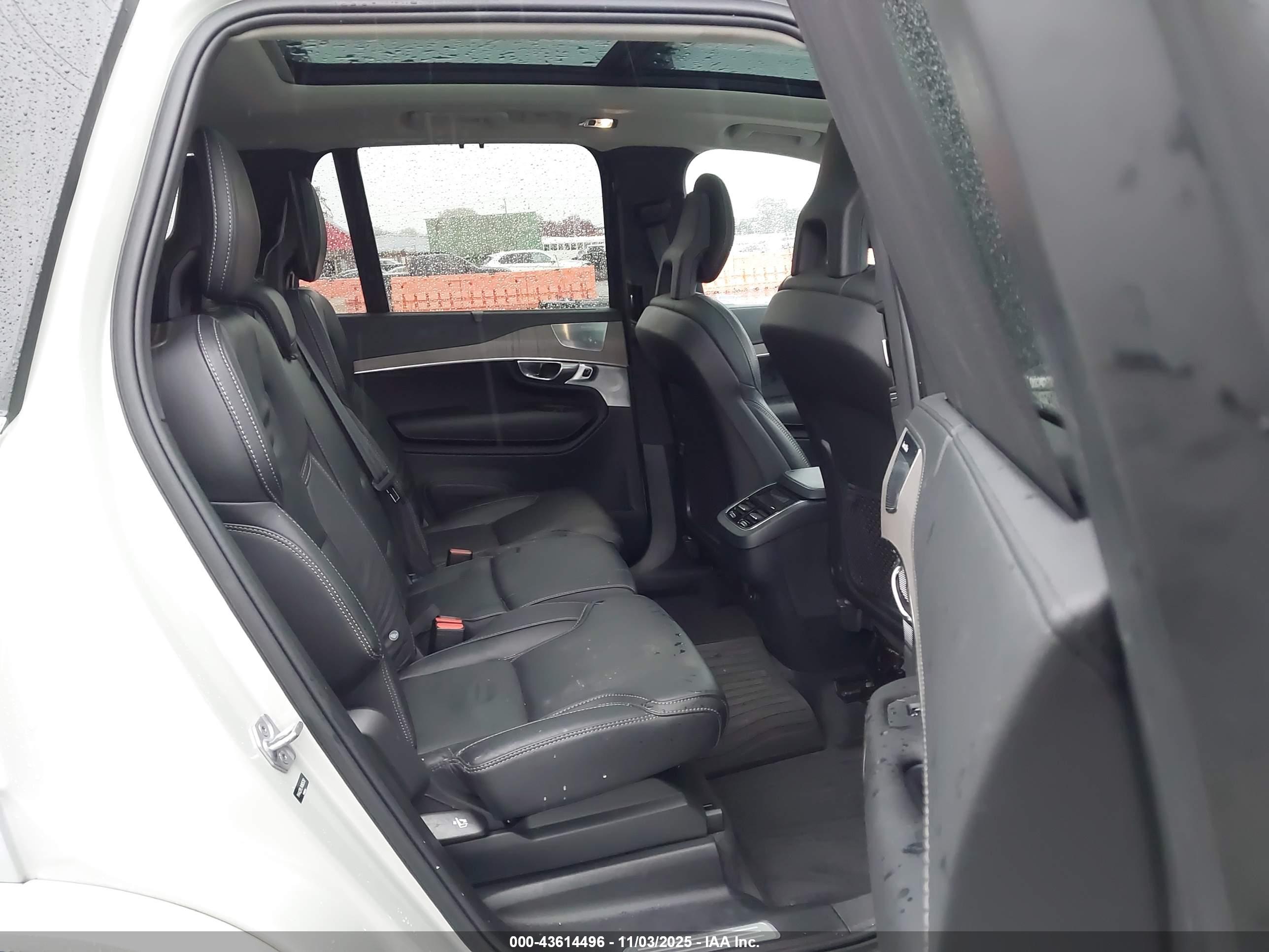 VOLVO XC90 image 8