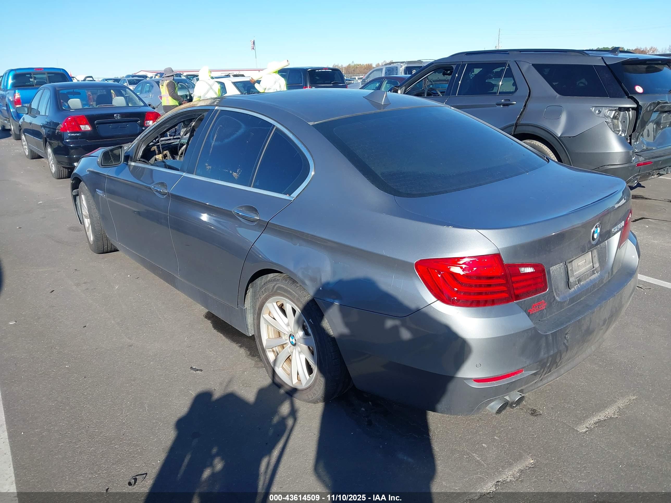 BMW 528I image 3