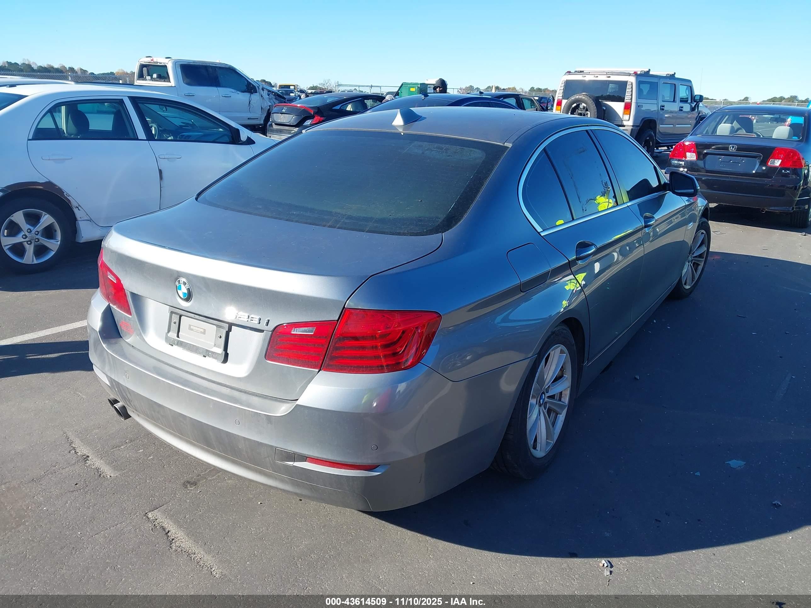 BMW 528I image 4