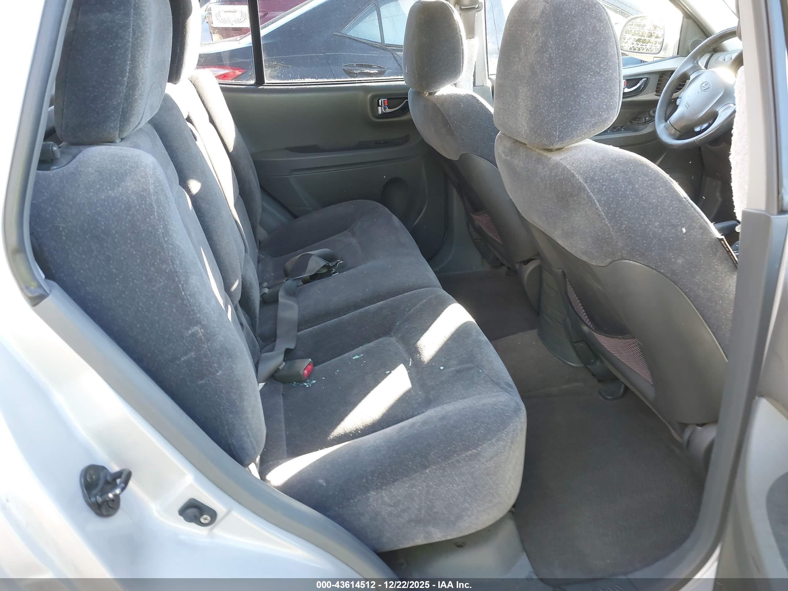 HYUNDAI SANTA image 8