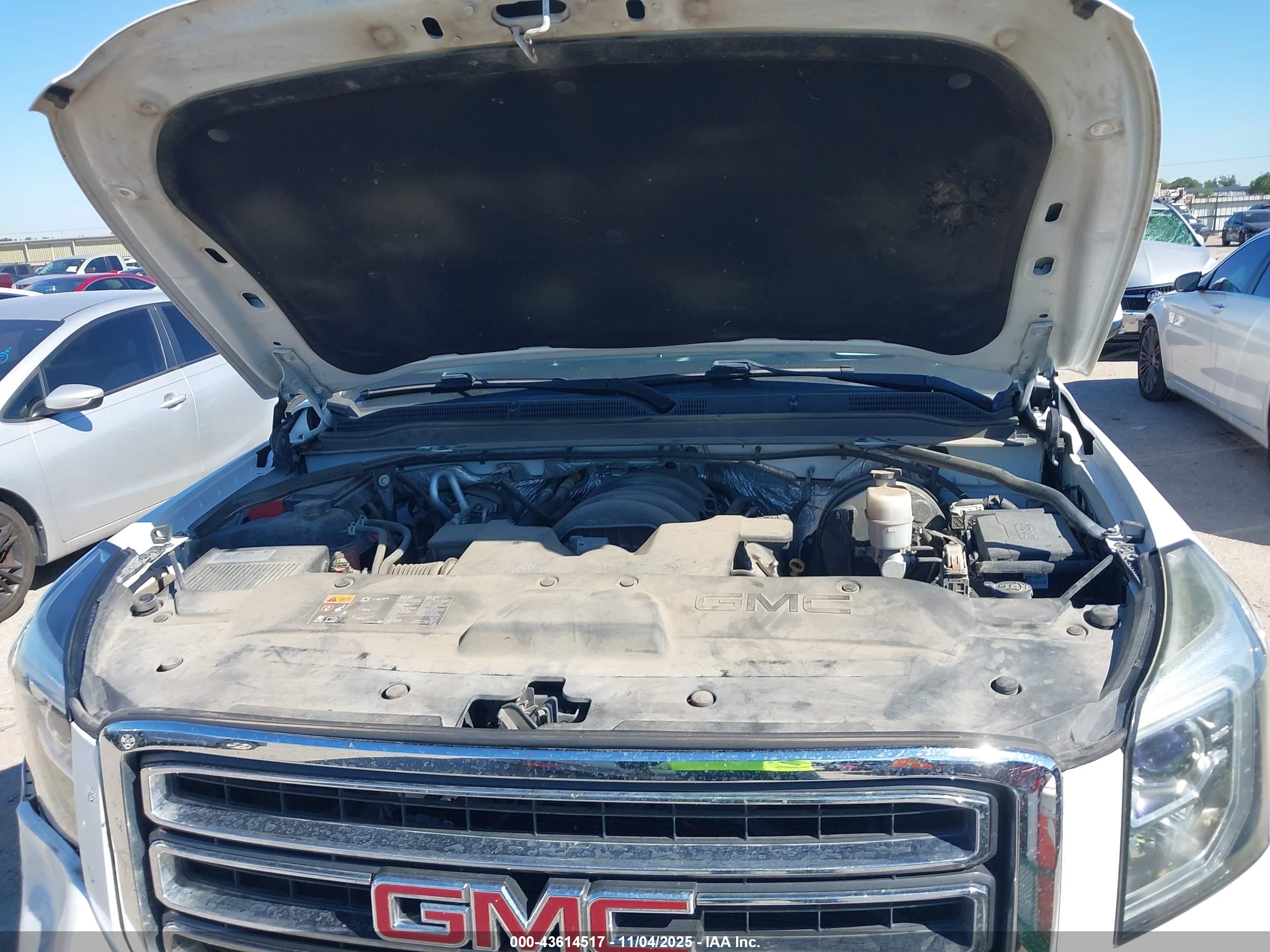 GMC YUKON image 10
