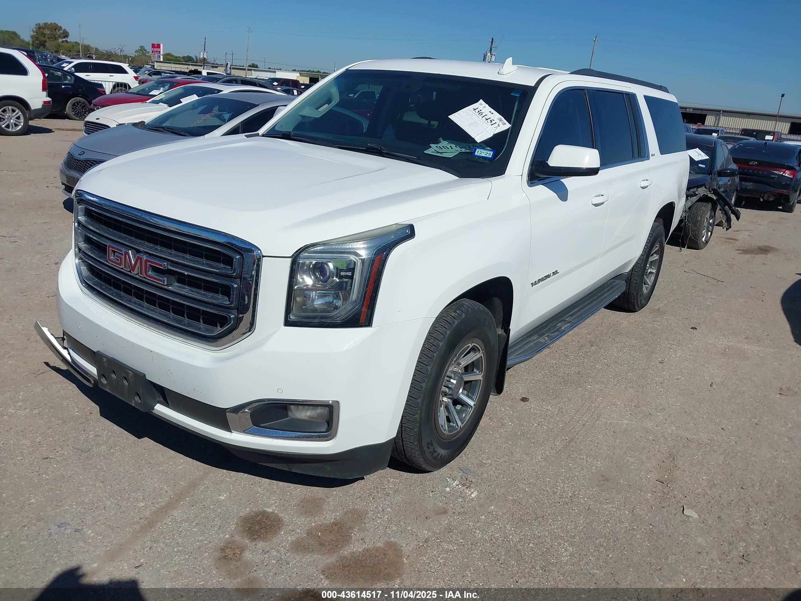 GMC YUKON image 2