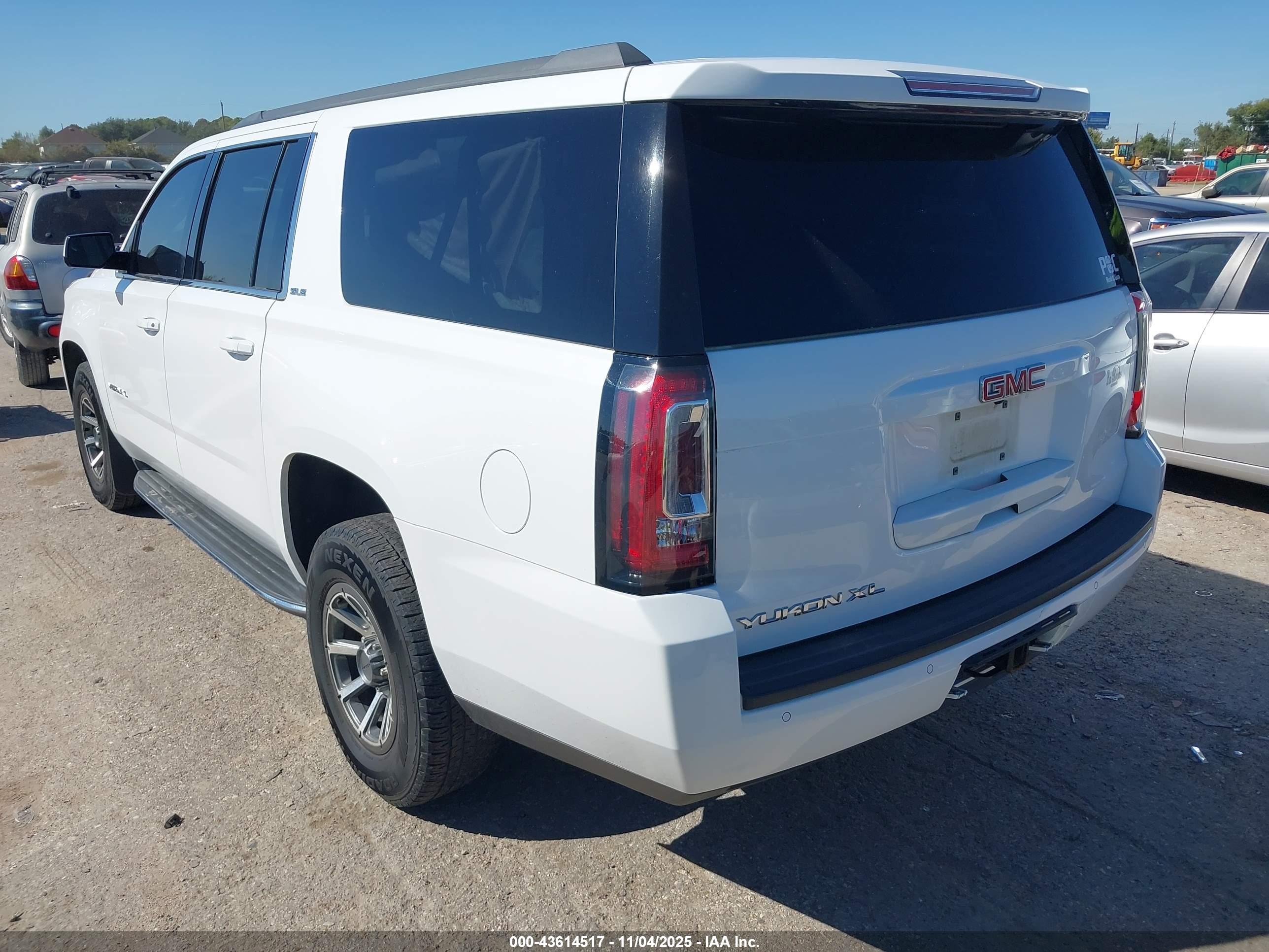 GMC YUKON image 3