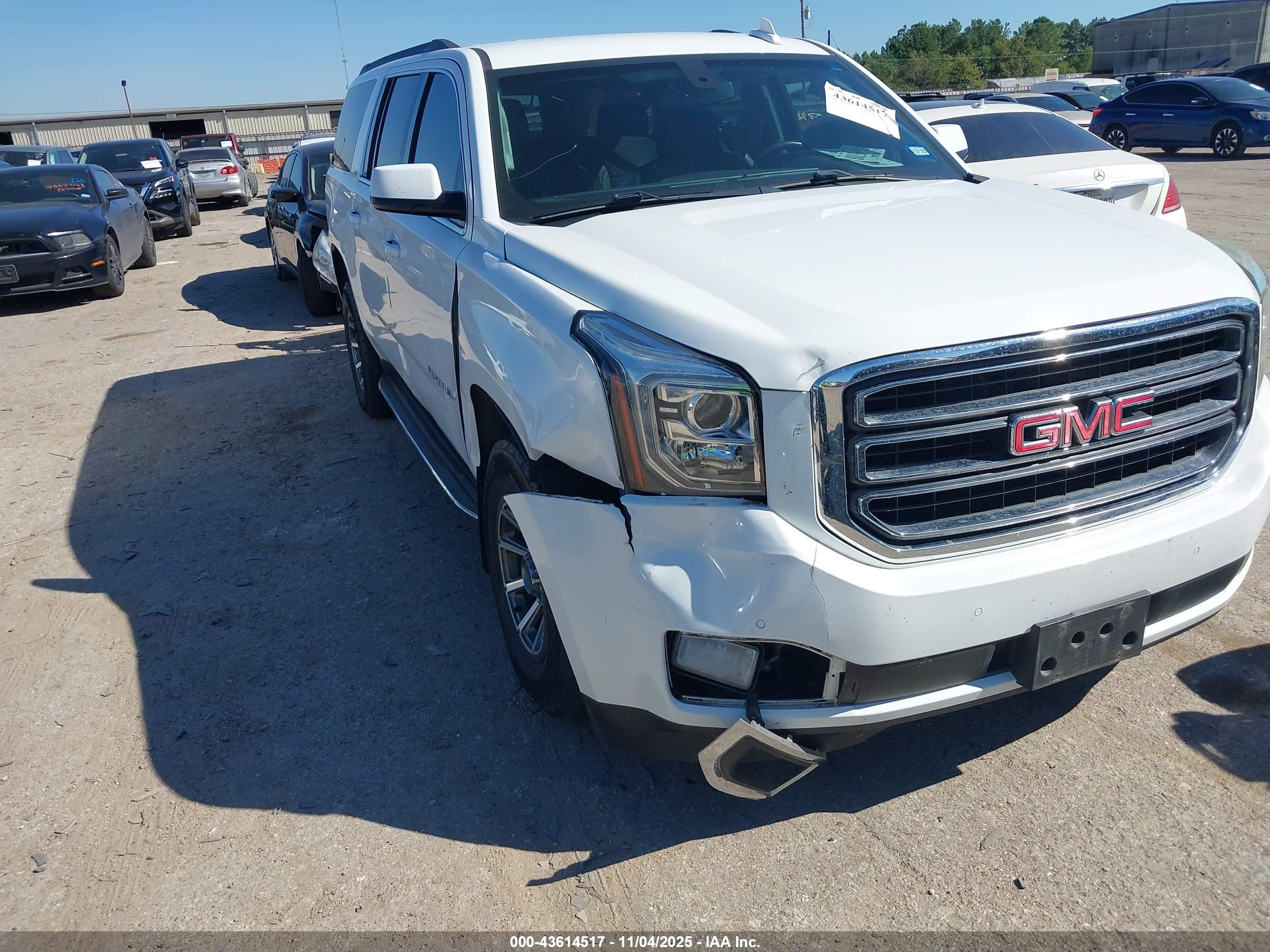 GMC YUKON image 6