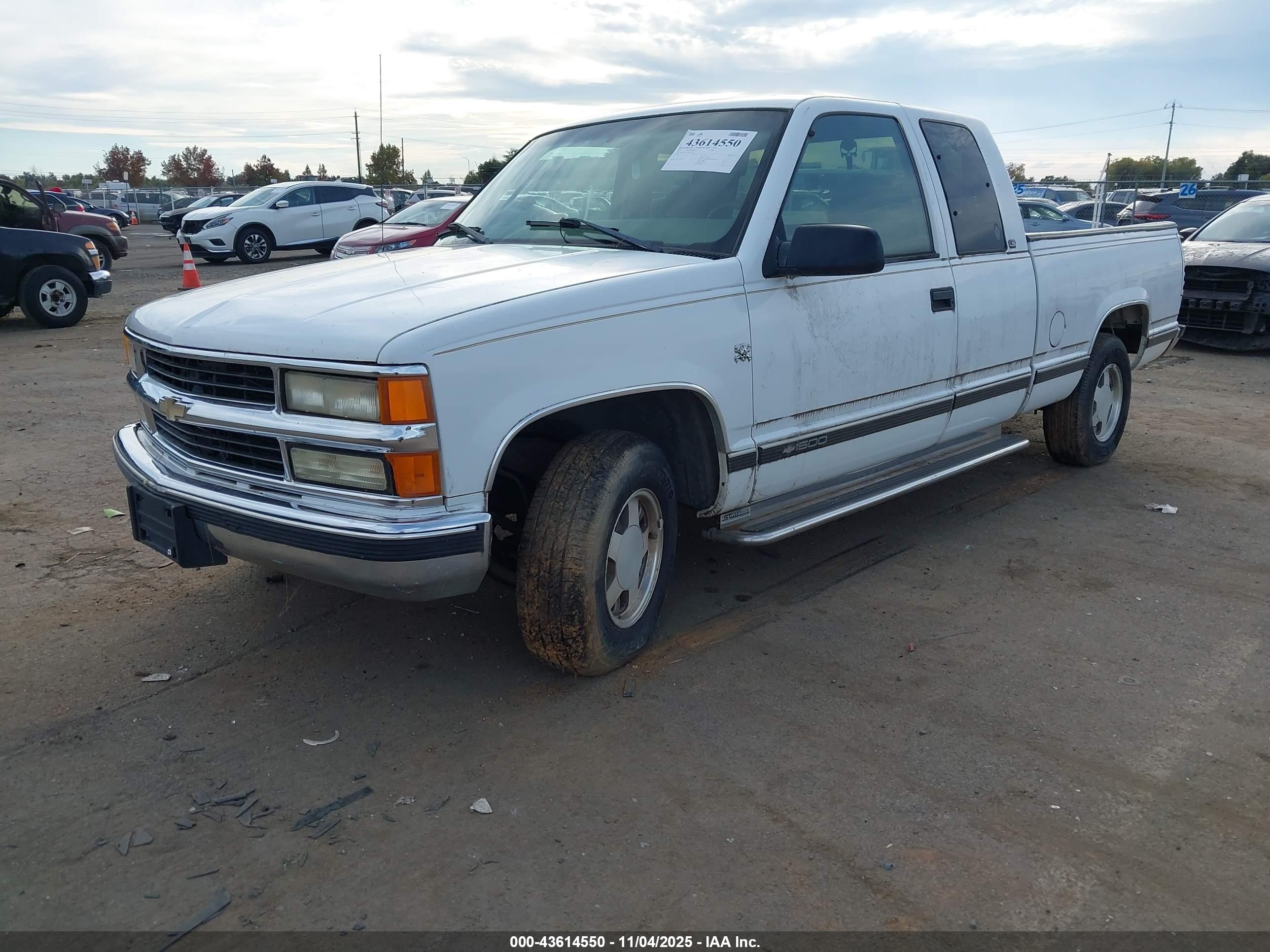 CHEVROLET C1500 image 2
