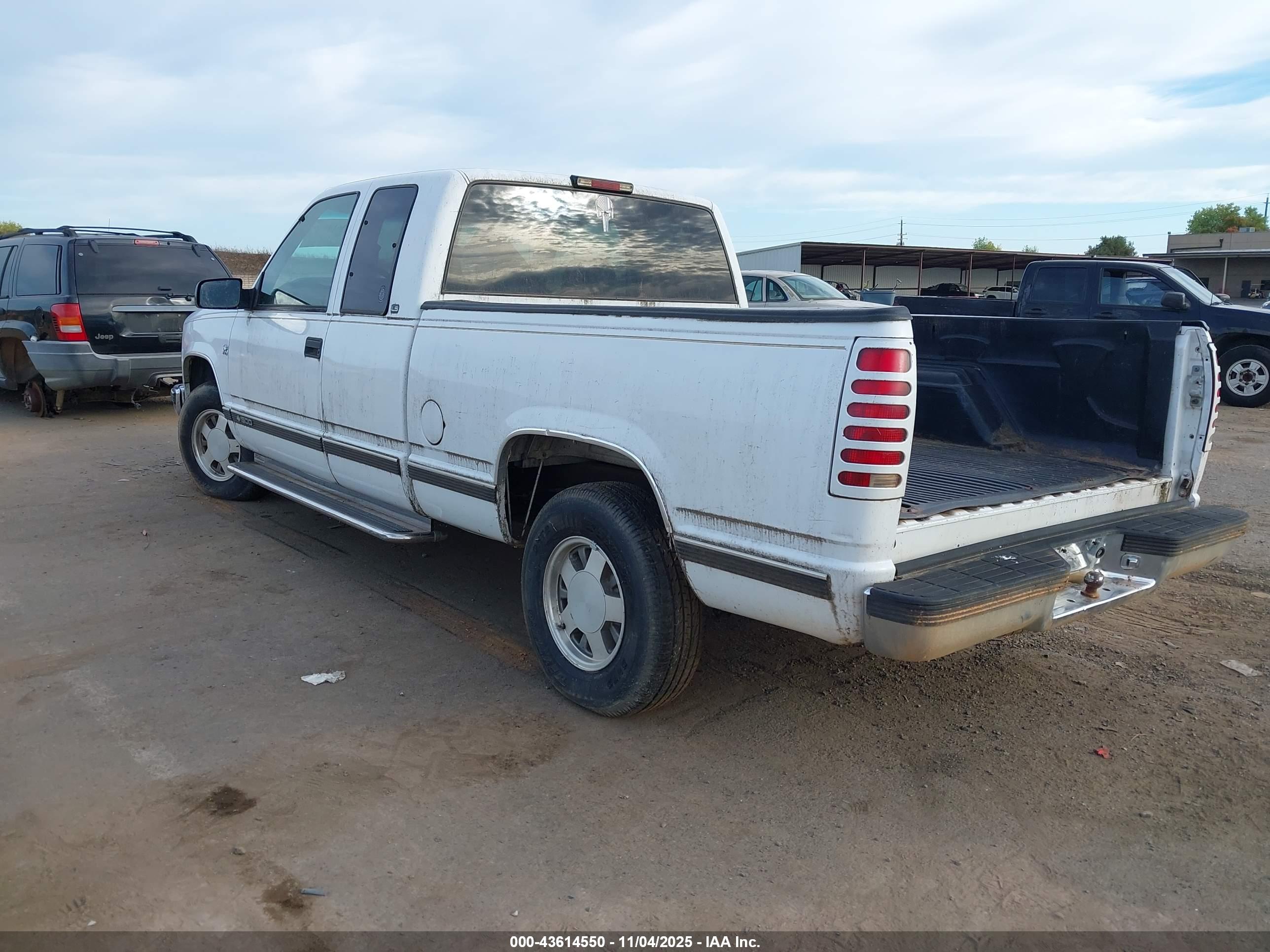 CHEVROLET C1500 image 3