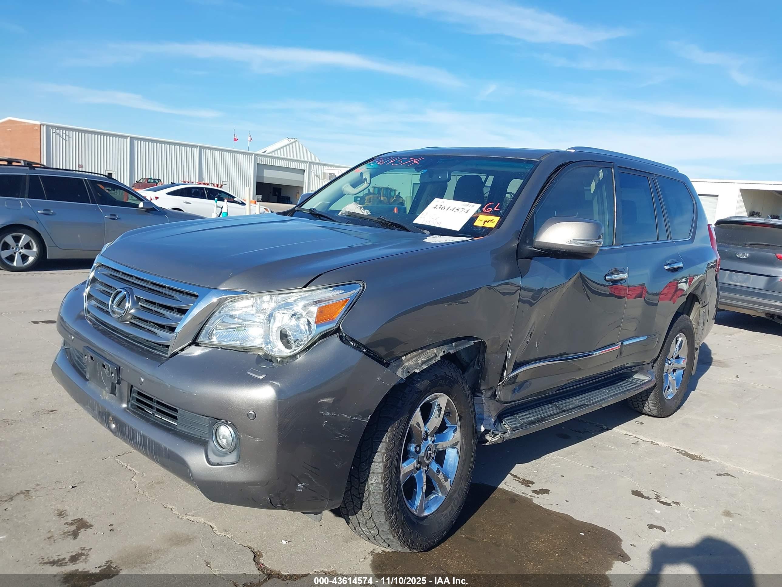 LEXUS GX image 2