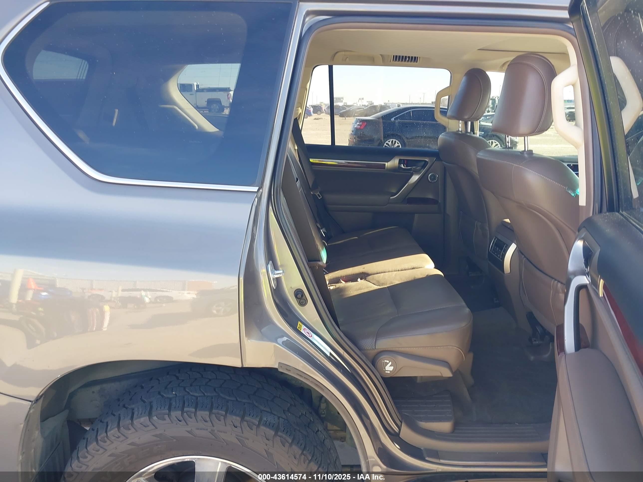 LEXUS GX image 8