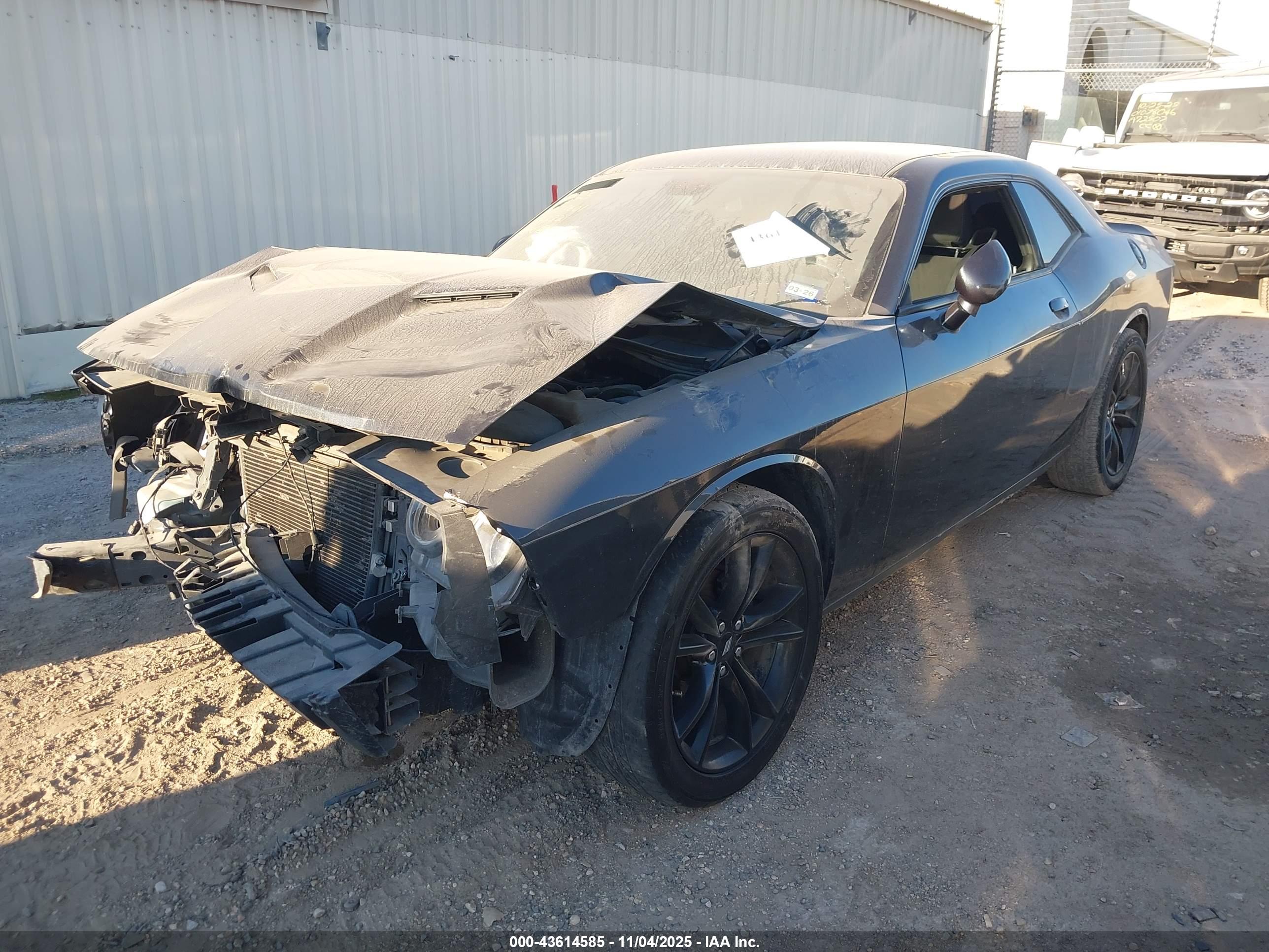 DODGE CHALLENGER image 2